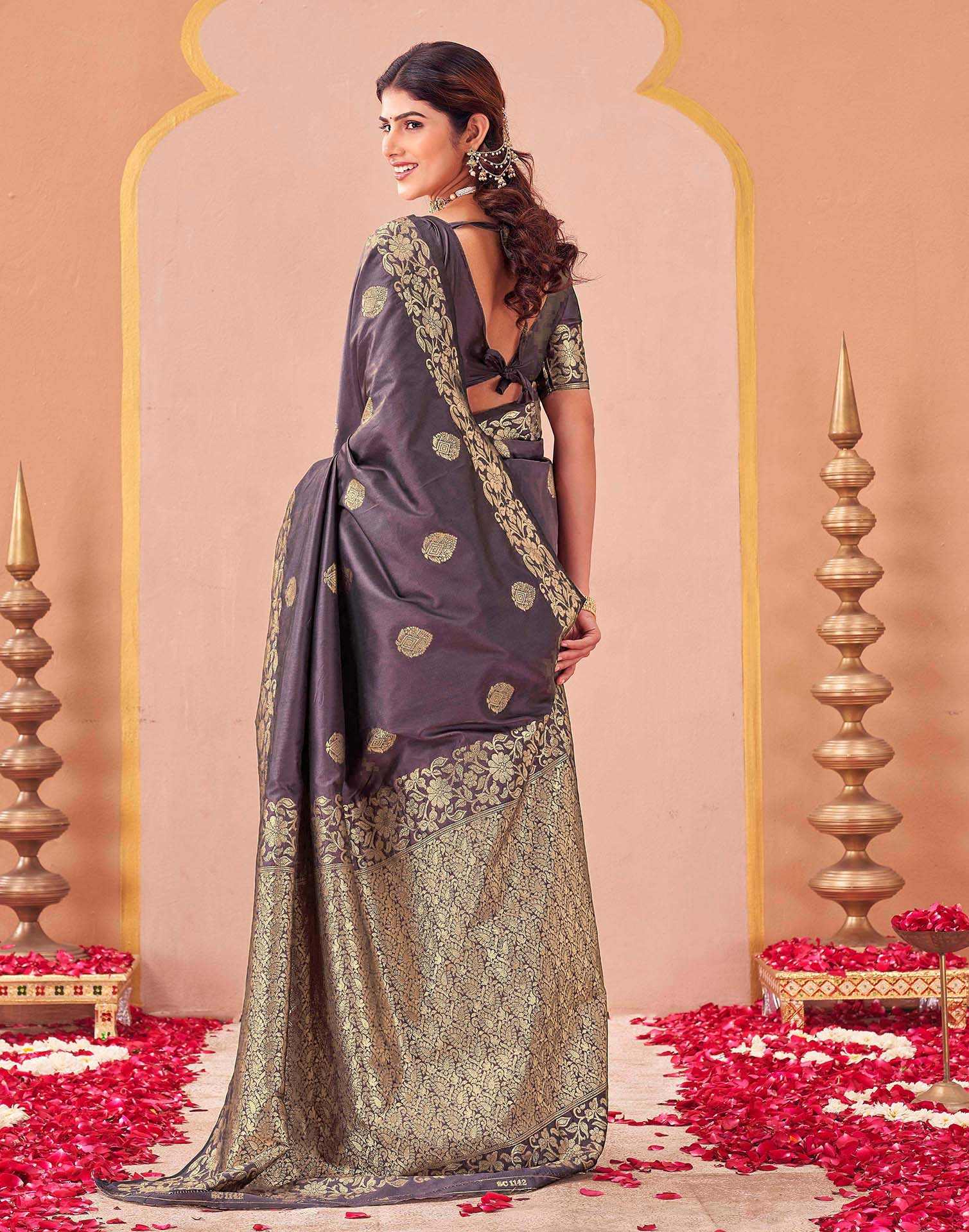 Dusty Purple Silk Woven Banarasi Saree - Image 6
