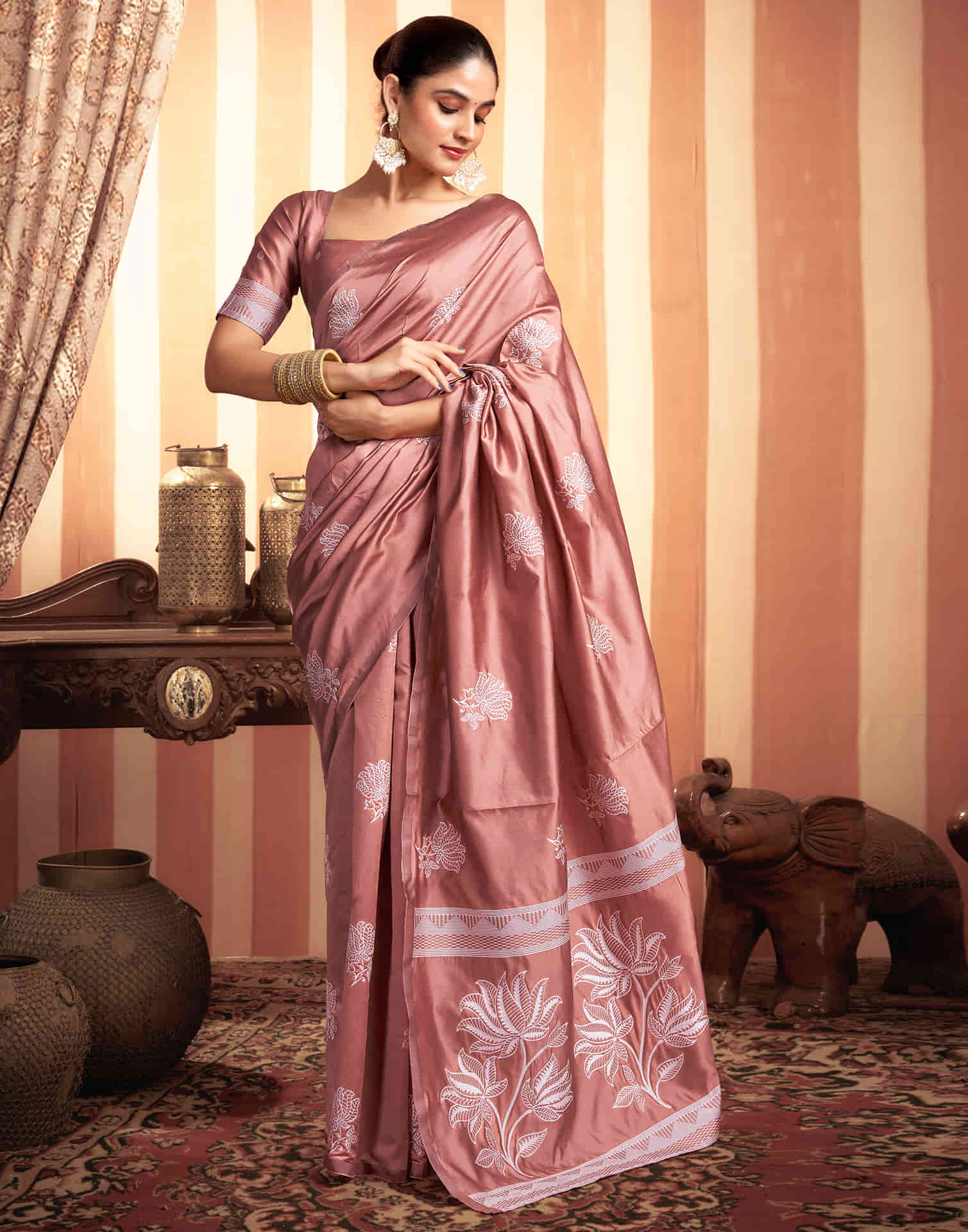 Dusty Rose Pink Woven Banarasi Silk Saree - Image 4