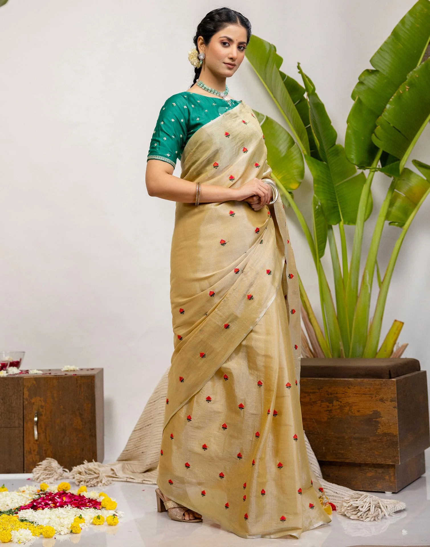 Golden Cotton Silk Embroidery Saree - Image 4