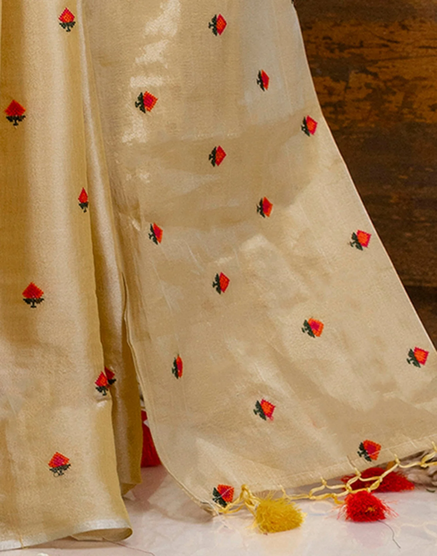 Golden Cotton Silk Embroidery Saree - Image 9