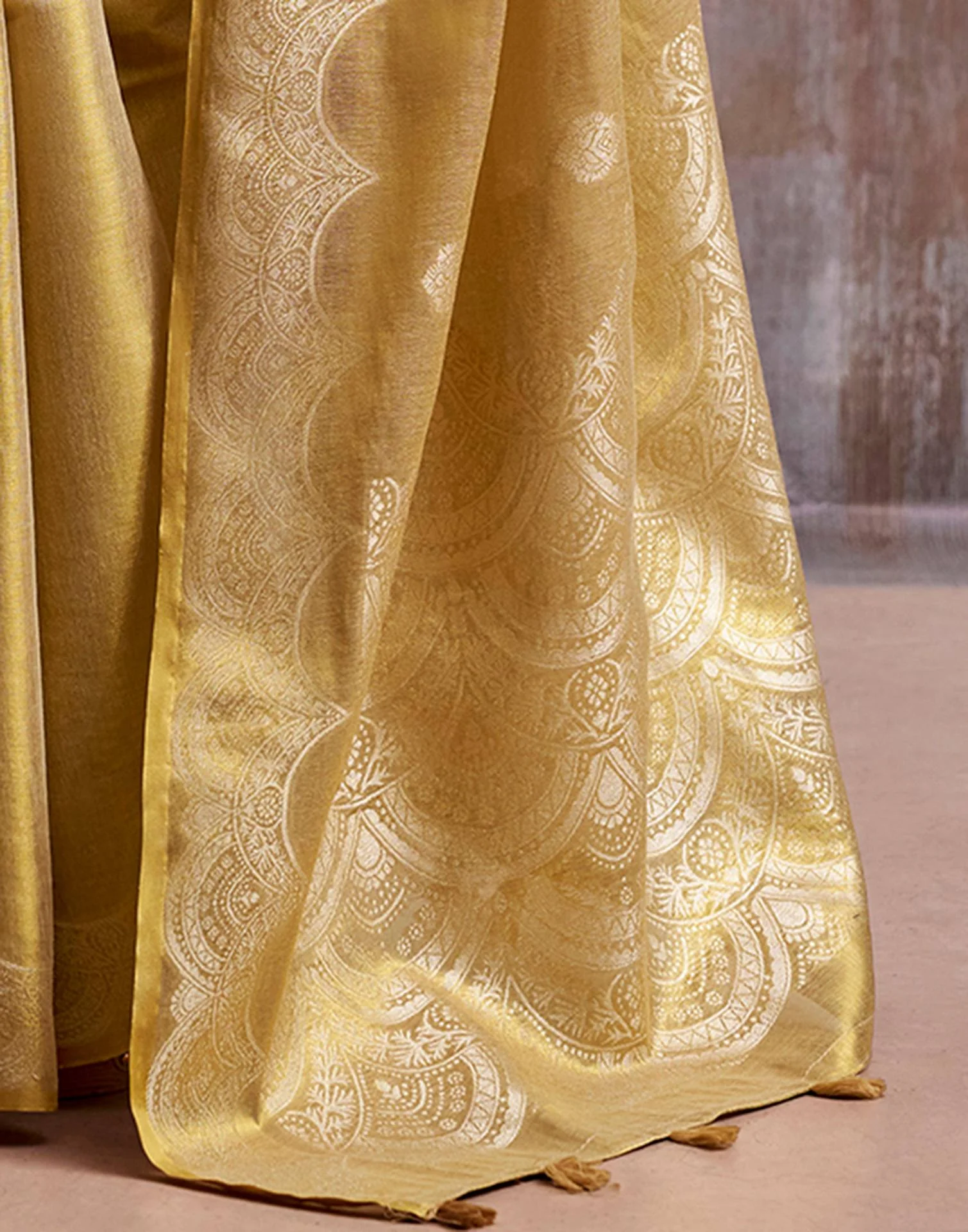 Golden Tissue Silk Woven Banarasi Saree - Image 7