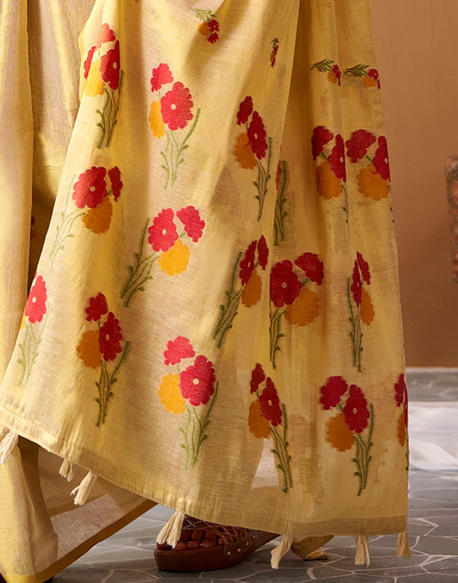 Golden Tissue Silk Woven Floral Saree - Image 7