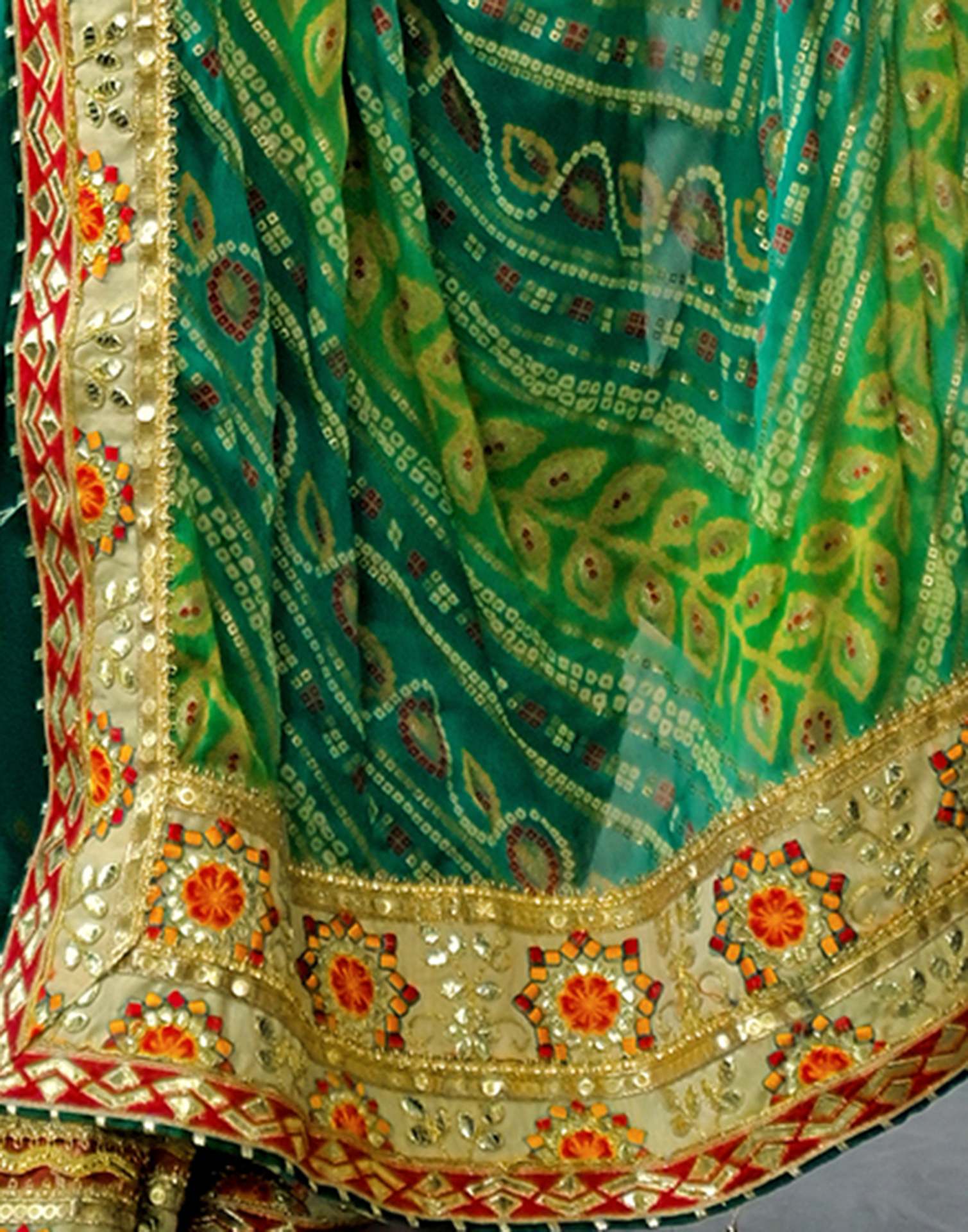 Green Chiffon Bandhani Printed Lace Saree - Image 10