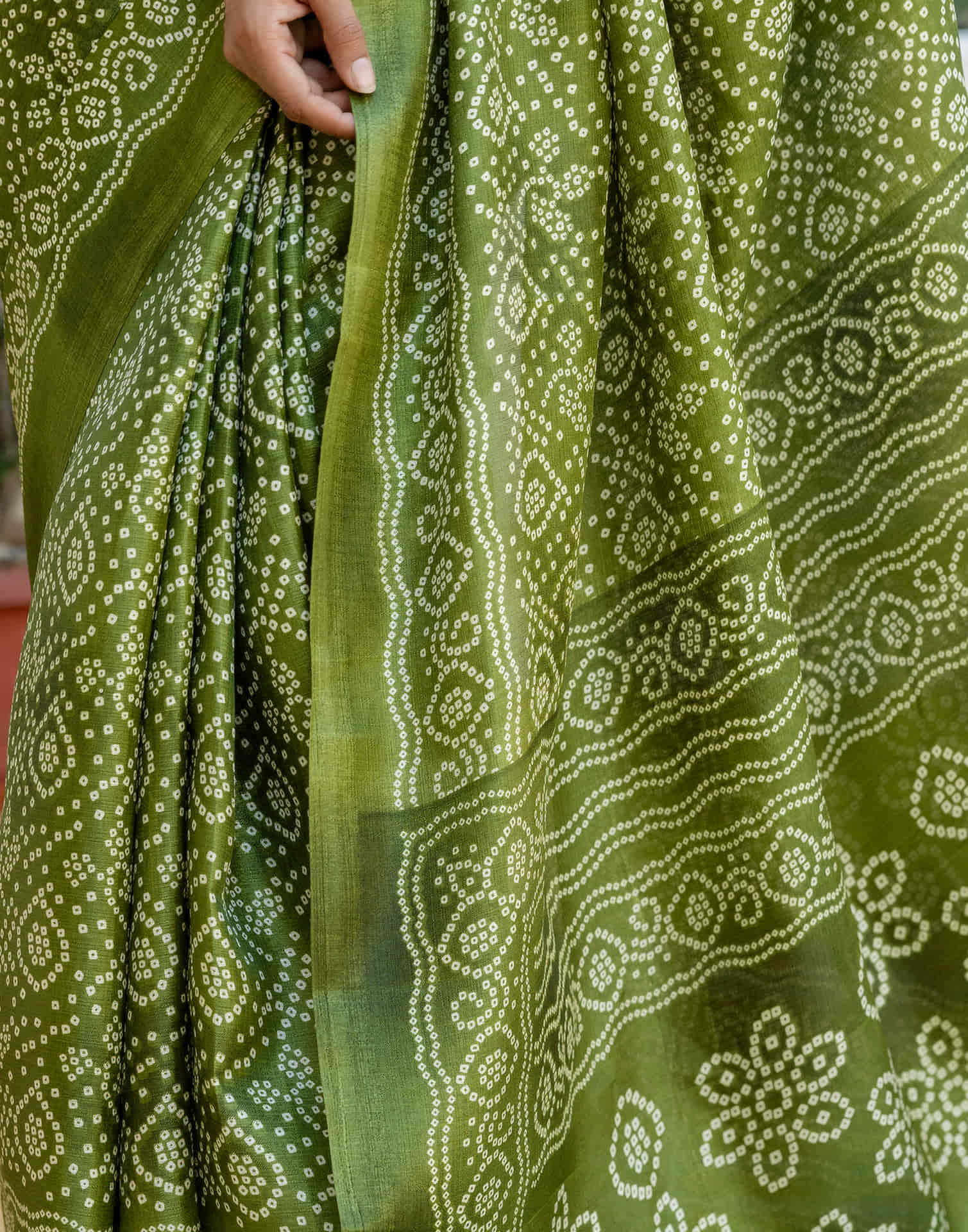 Green Cotton Blend Bandhani Printed Saree - Image 10