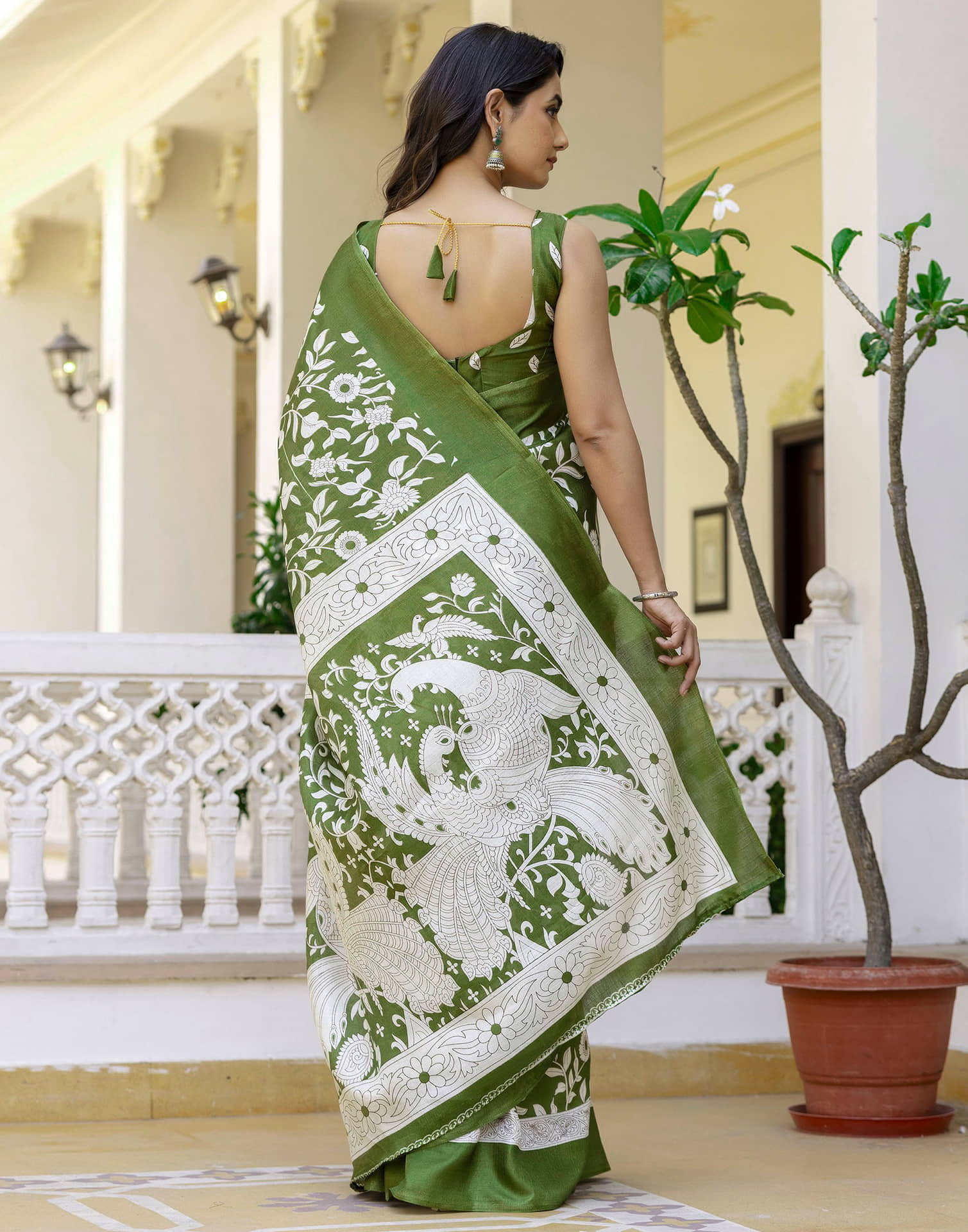 Green Cotton Blend Floral printed Saree - Image 4
