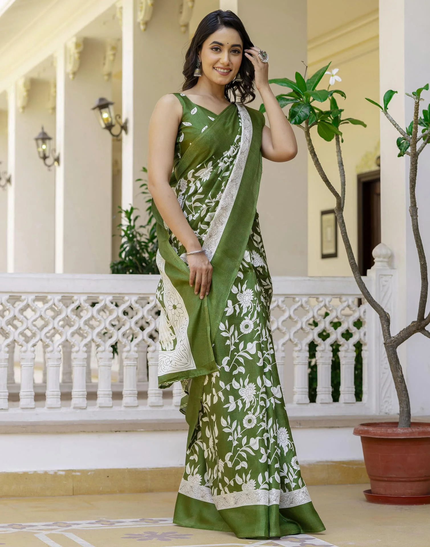 Green Cotton Blend Floral printed Saree - Image 6