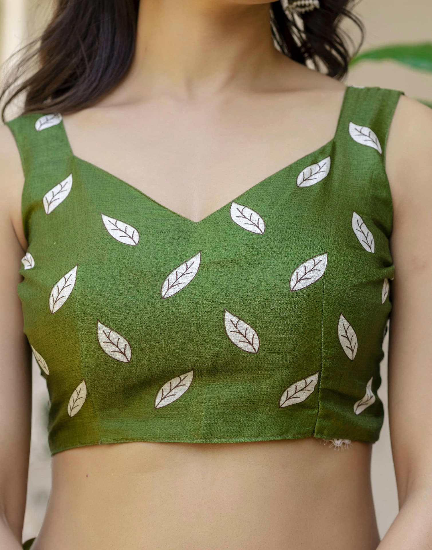 Green Cotton Blend Floral printed Saree - Image 8
