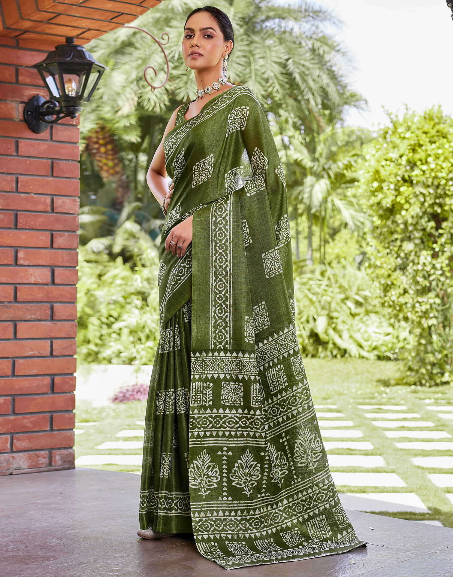 Green Cotton Blend Printed Saree - Image 6