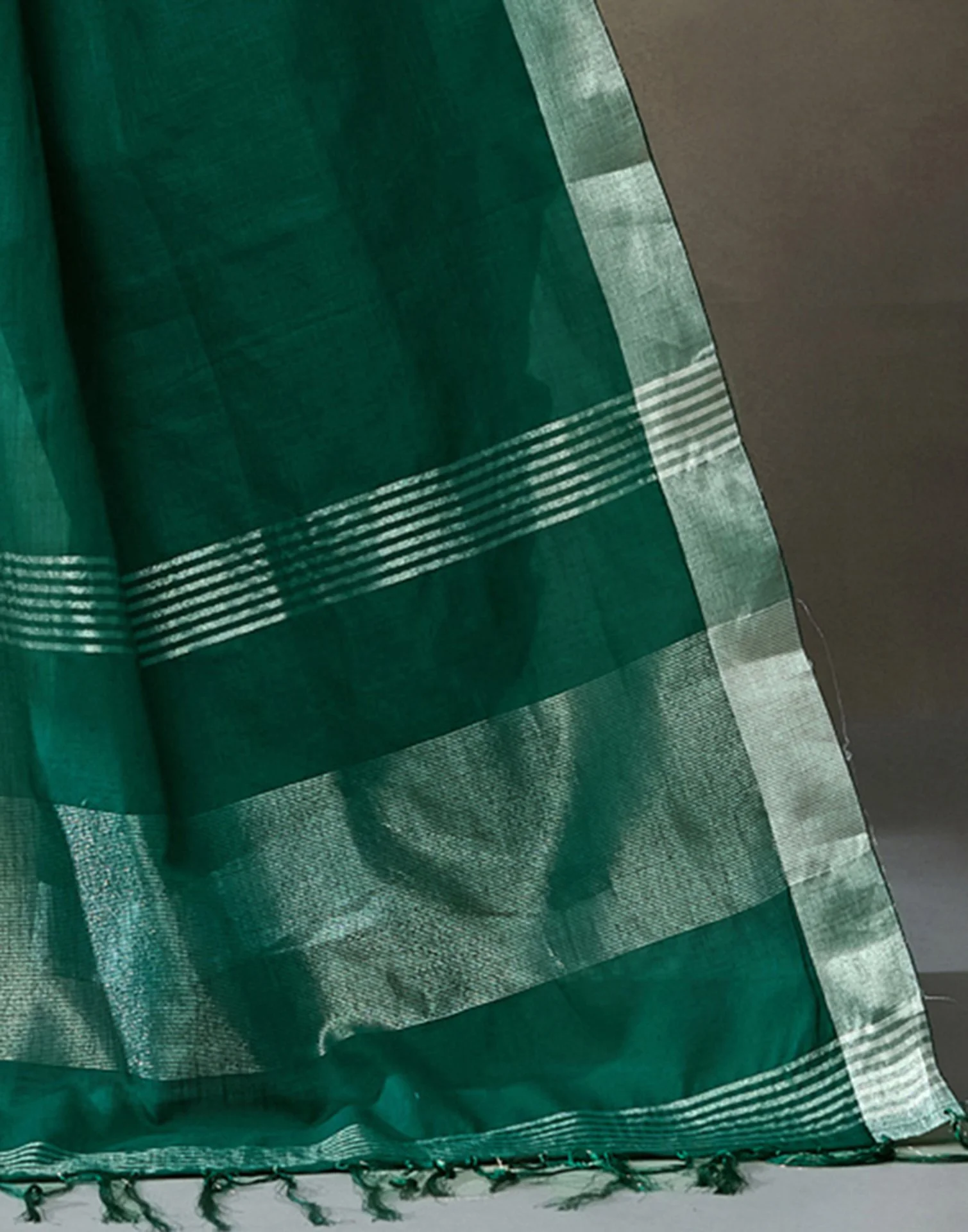 Green Cotton Woven Saree - Image 8