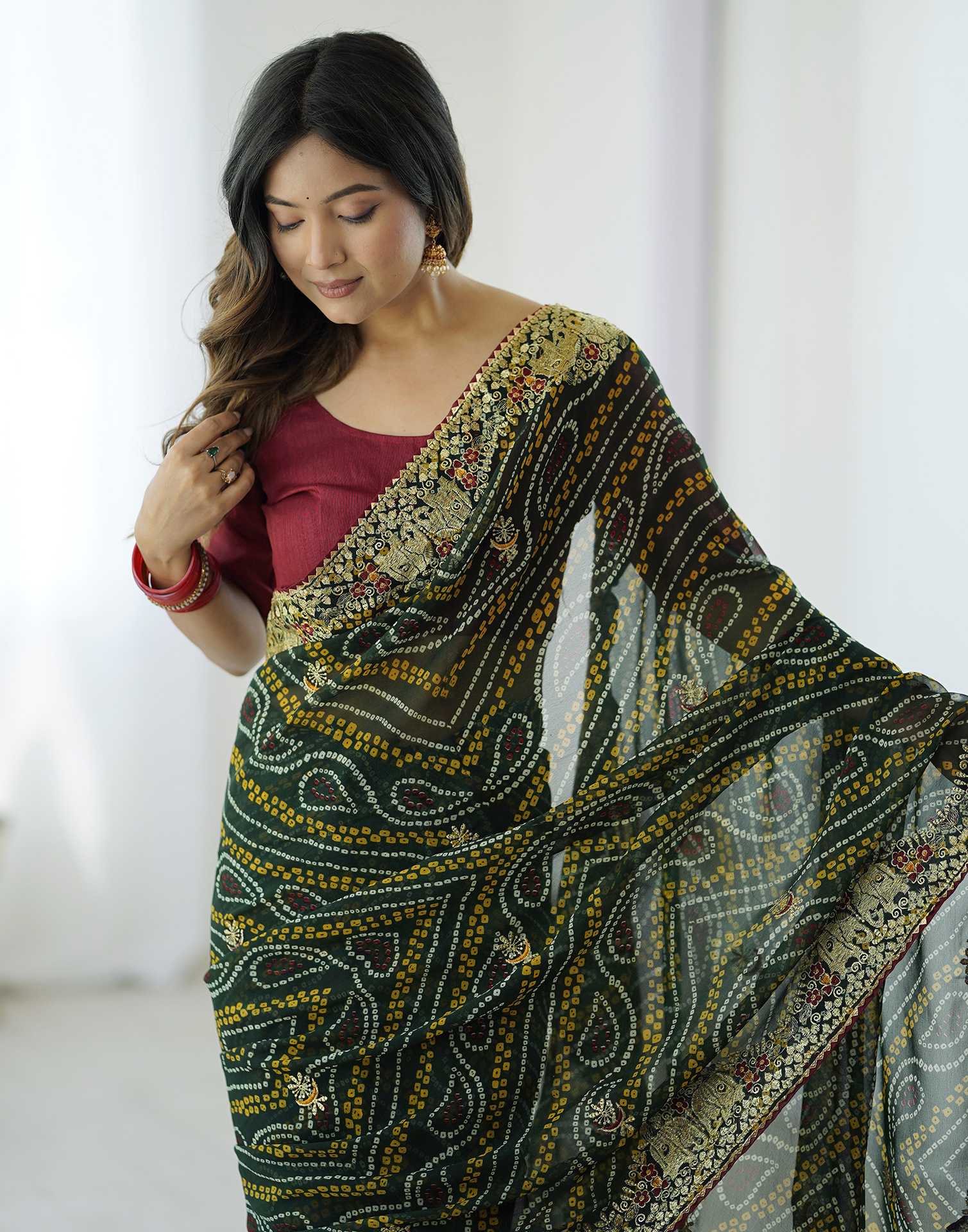 Green Georgette Lace Bandhani Saree - Image 2