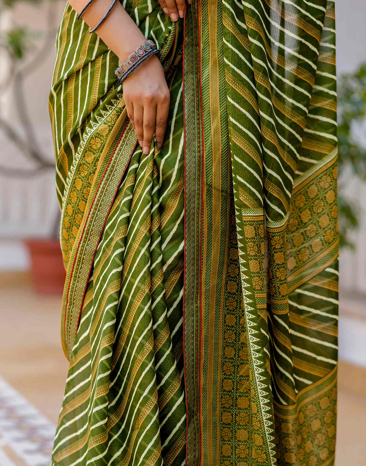 Green Georgette Printed Lace Saree - Image 11