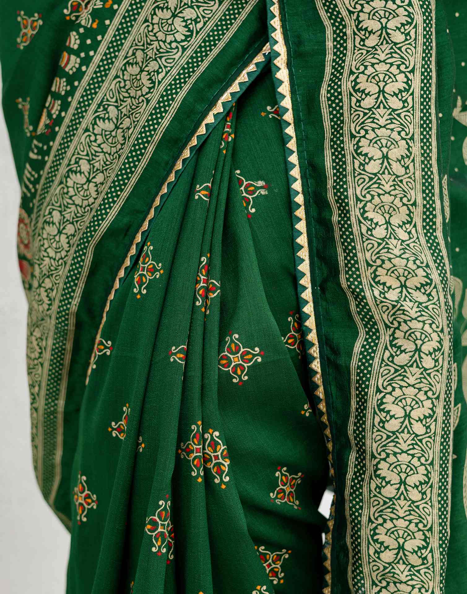 Green Silk Foil Printed Saree - Image 9