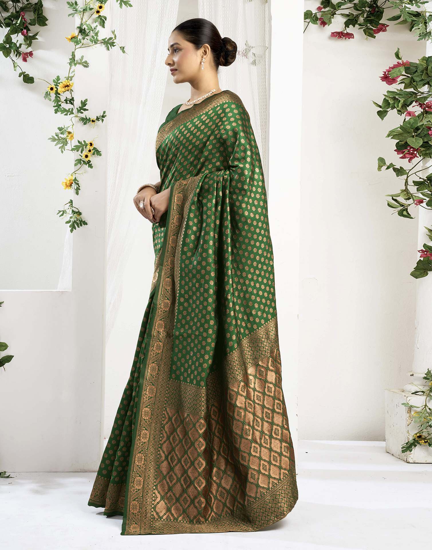 Royal Green Silk Woven Banarasi Saree - Image 4