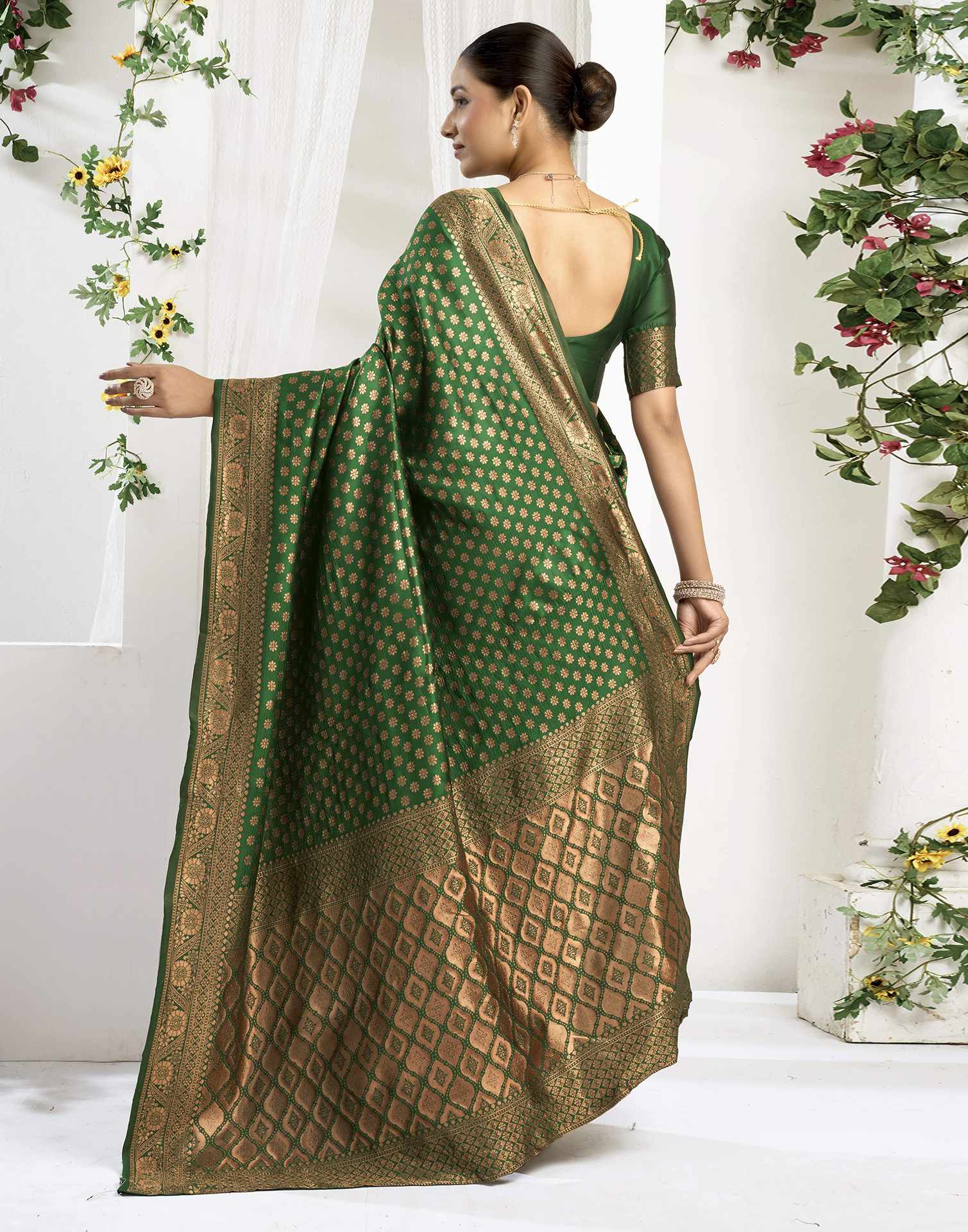 Royal Green Silk Woven Banarasi Saree - Image 6