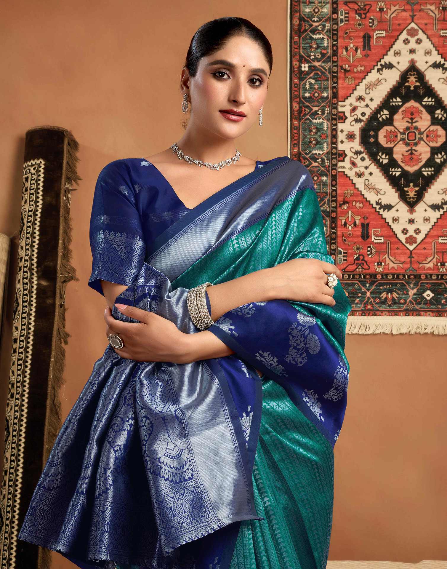 Green Silk Woven Kanjivaram Saree - Image 2
