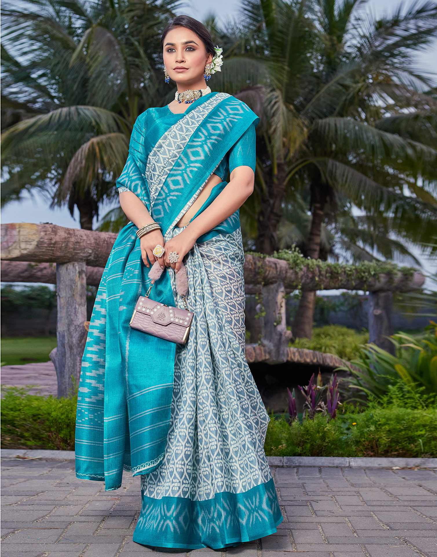 Grey Cotton Blend Ikkat Printed Saree - Image 7