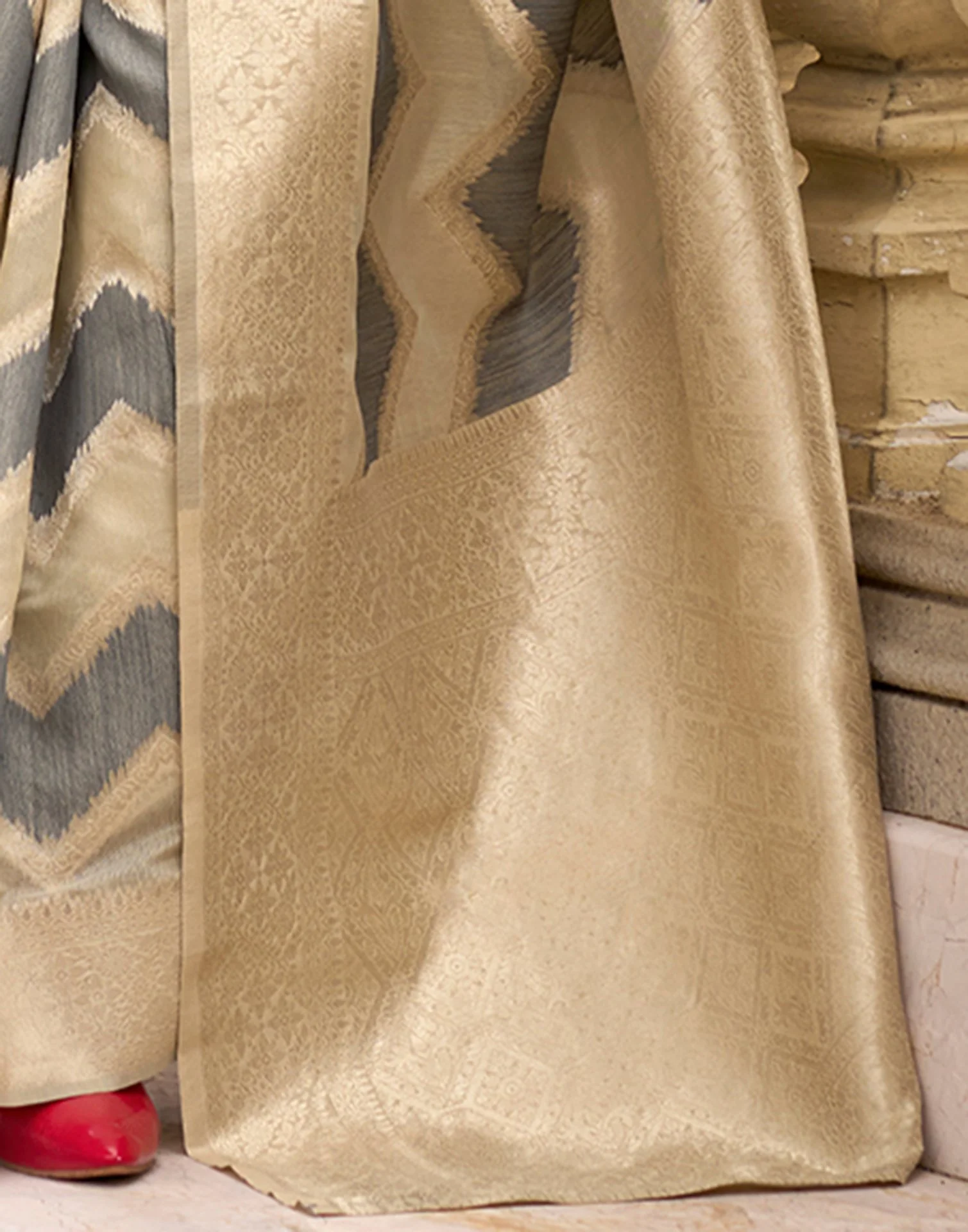 Grey Cotton Linen Woven Saree - Image 4