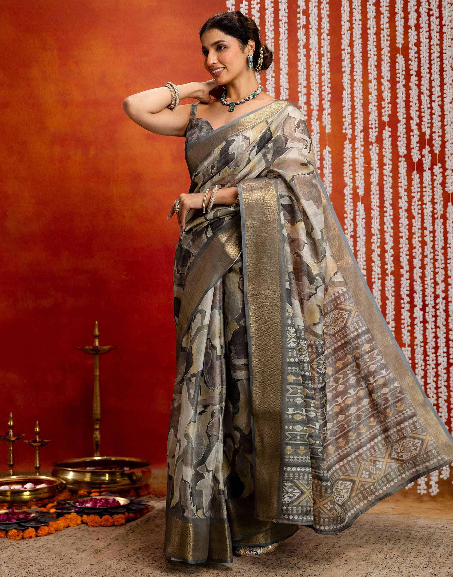 Grey Cotton Printed Woven Saree - Image 10