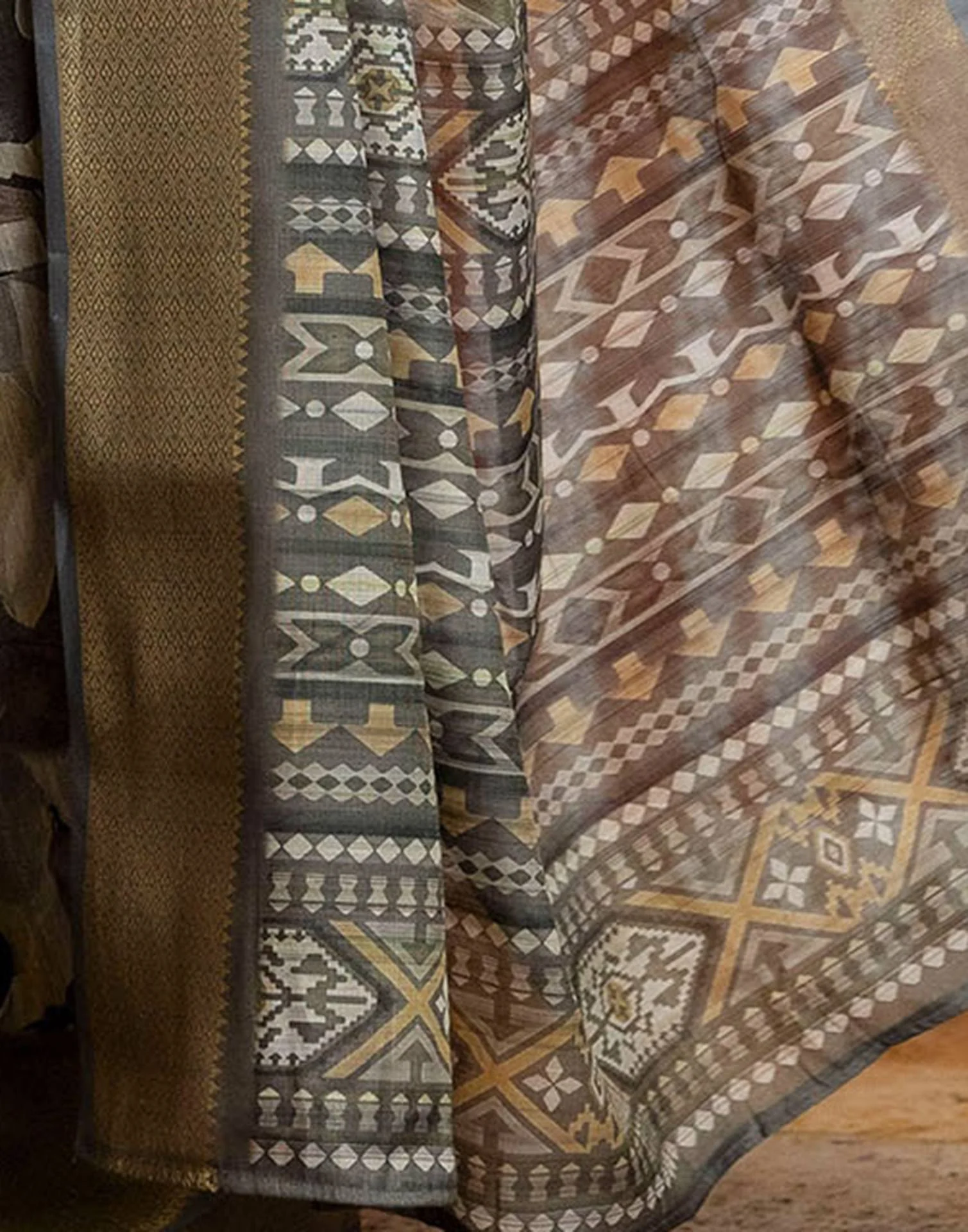 Grey Cotton Printed Woven Saree - Image 11
