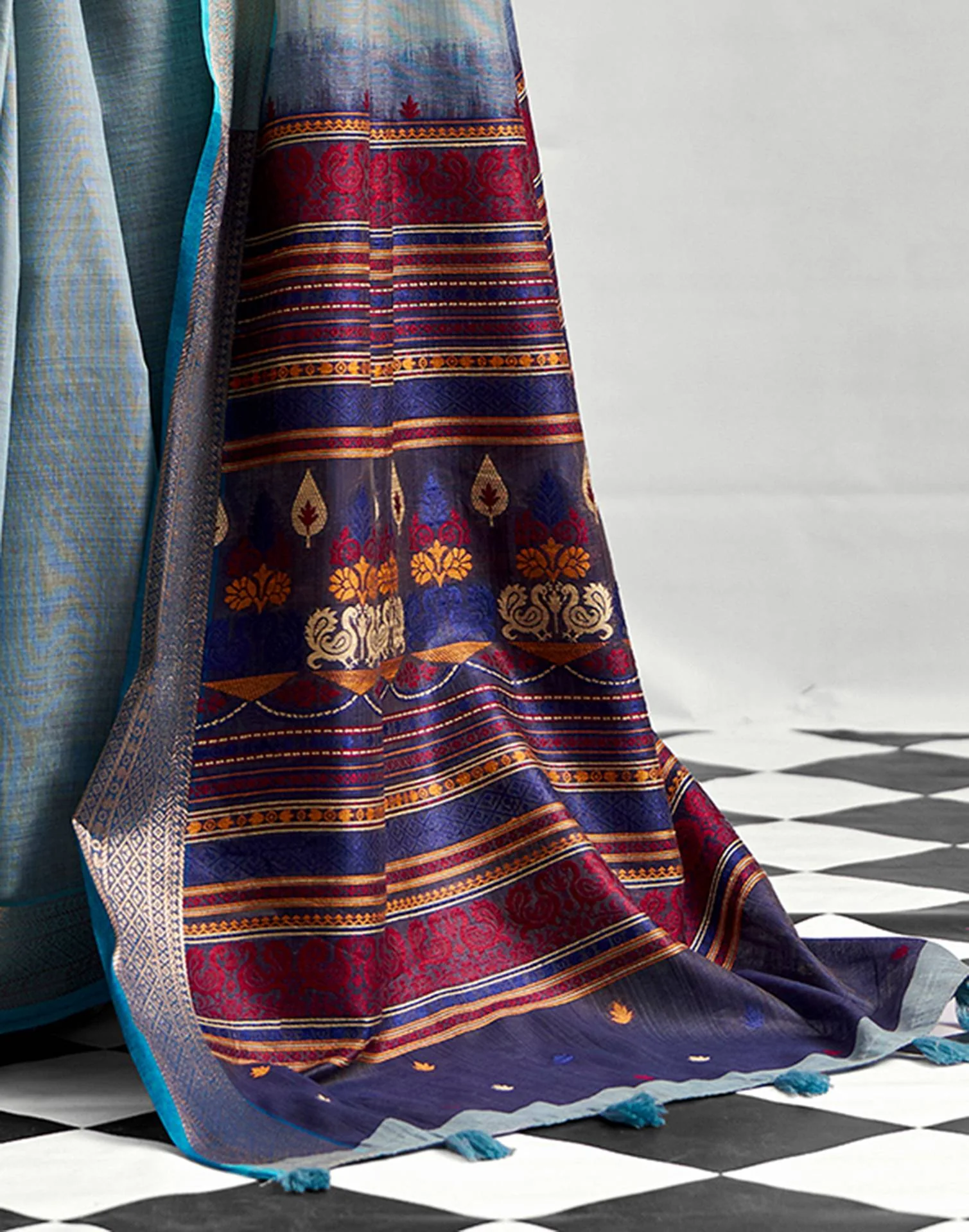 Grey Cotton Silk Woven Saree - Image 7