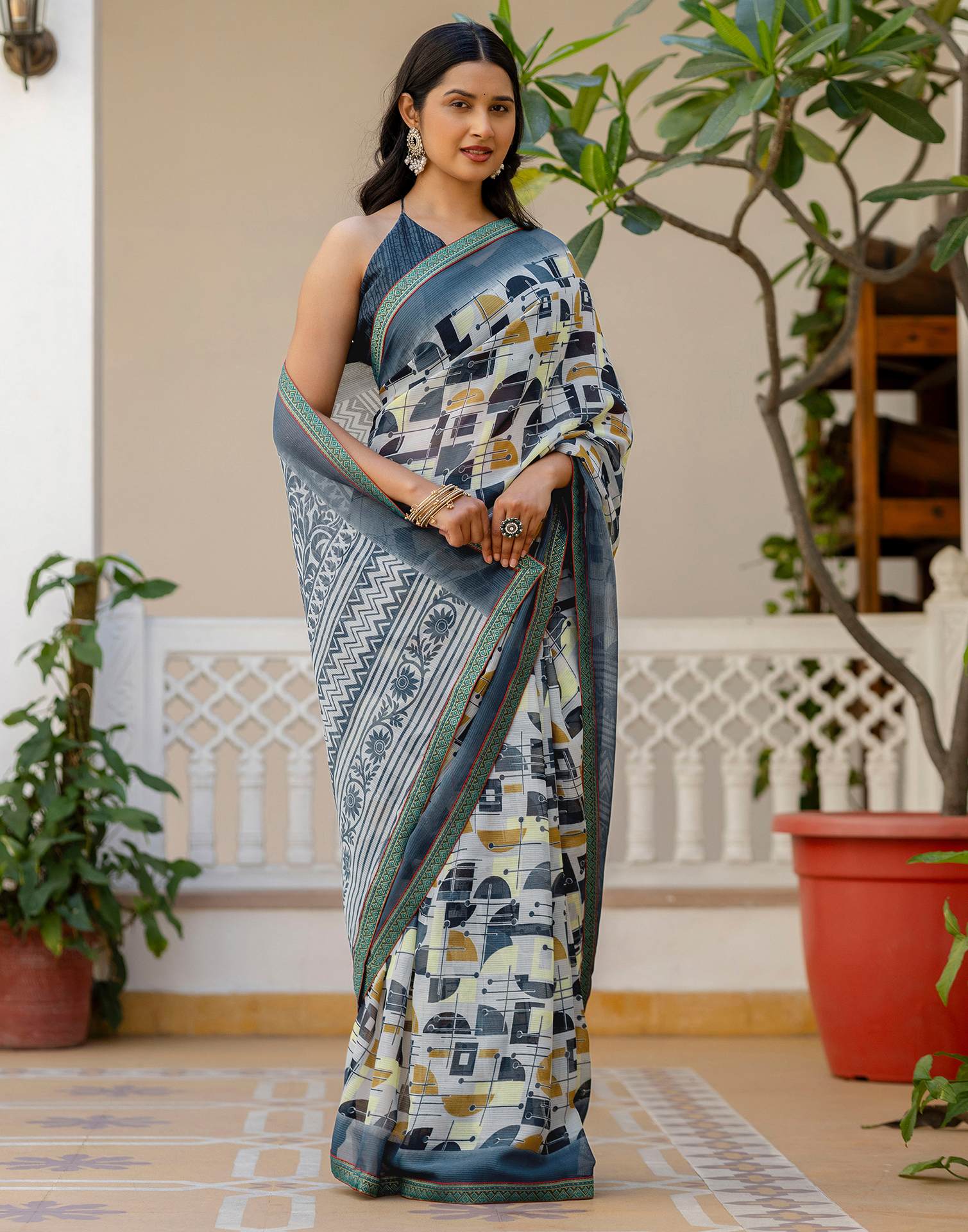 Grey Georgette Printed Lace Saree - Image 5