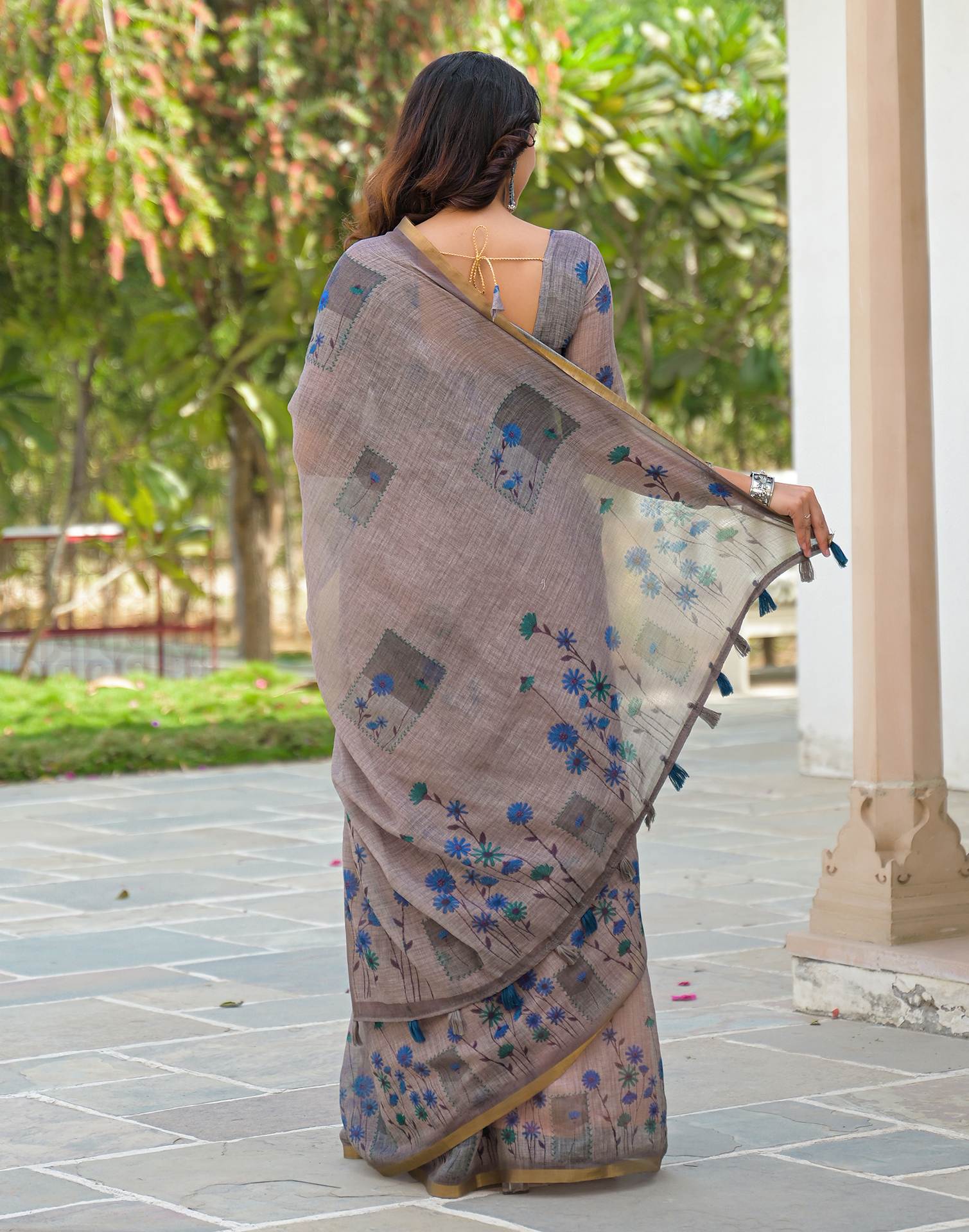 Grey Linen Floral Printed Saree - Image 6