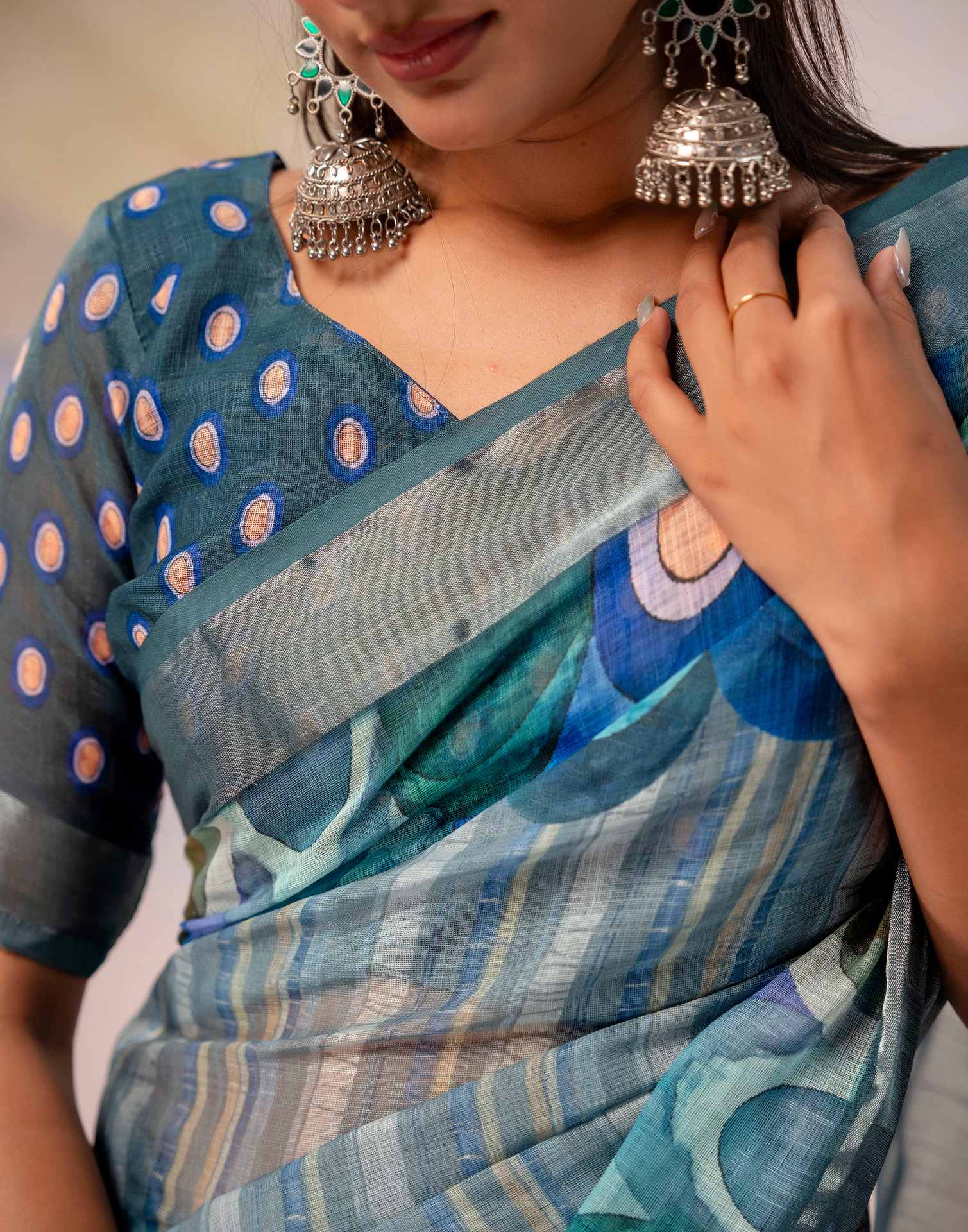 Grey Linen Printed Zari Border Saree - Image 14