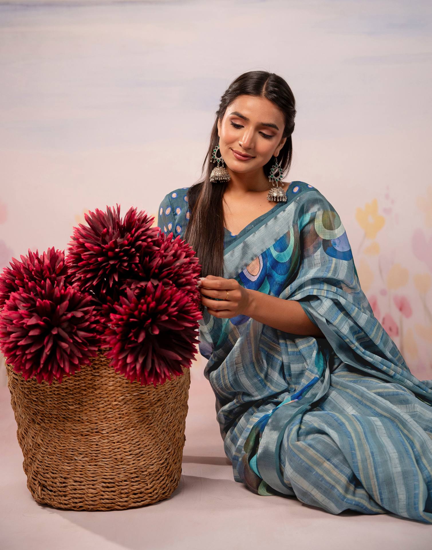 Grey Linen Printed Zari Border Saree - Image 2