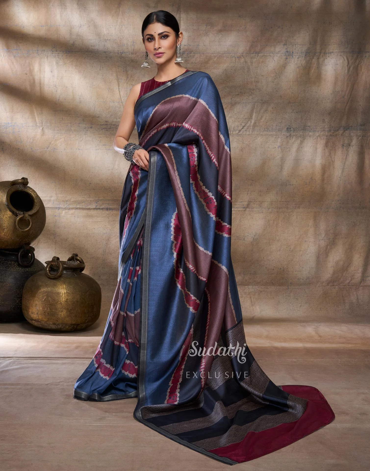 Mouni Roy Rusty Grey Terracotta Silk Saree - Image 2