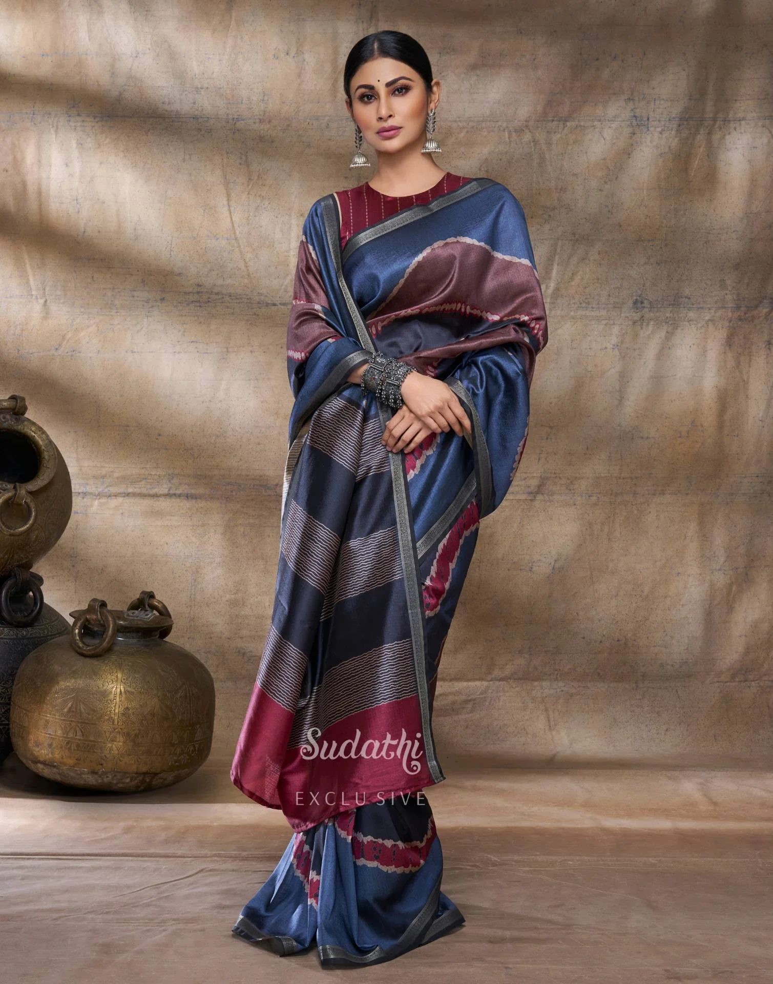 Mouni Roy Rusty Grey Terracotta Silk Saree - Image 3