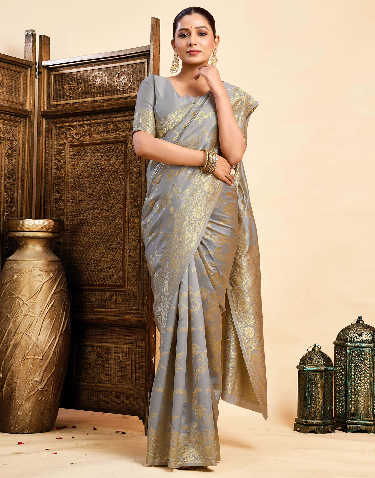 Grey Silk Woven Banarasi Saree - Image 6