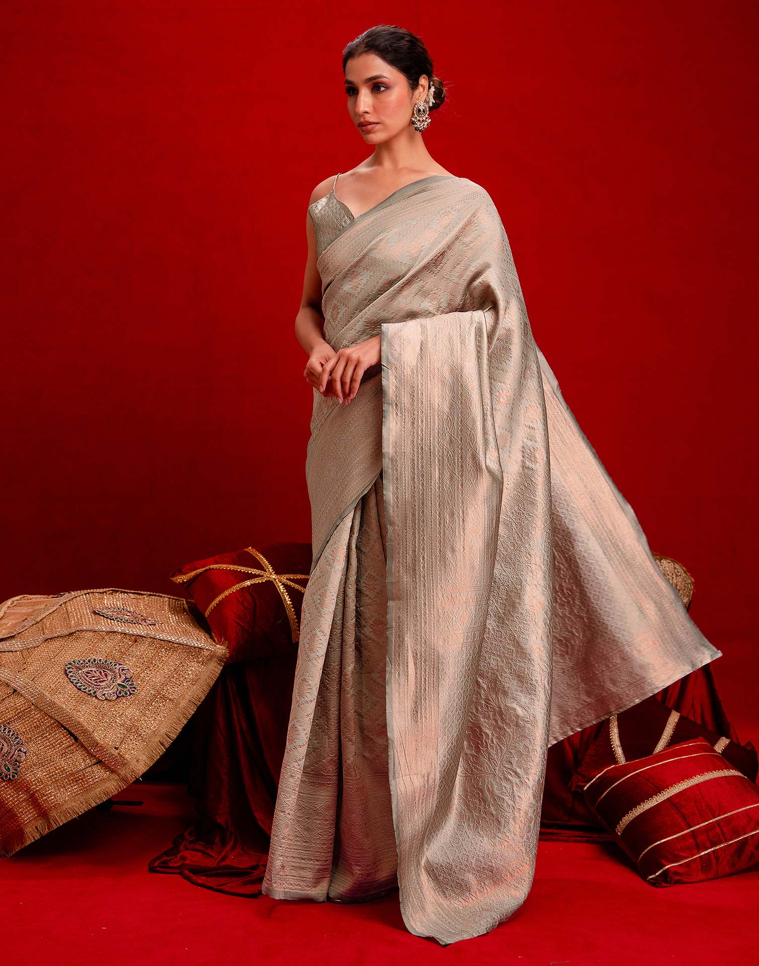 Grey Silk Woven Banarasi Saree - Image 5