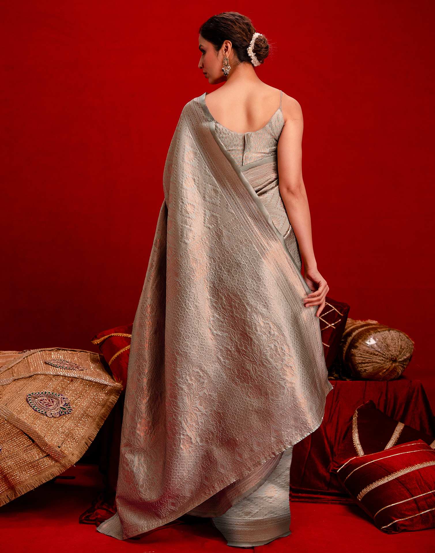 Grey Silk Woven Banarasi Saree - Image 7