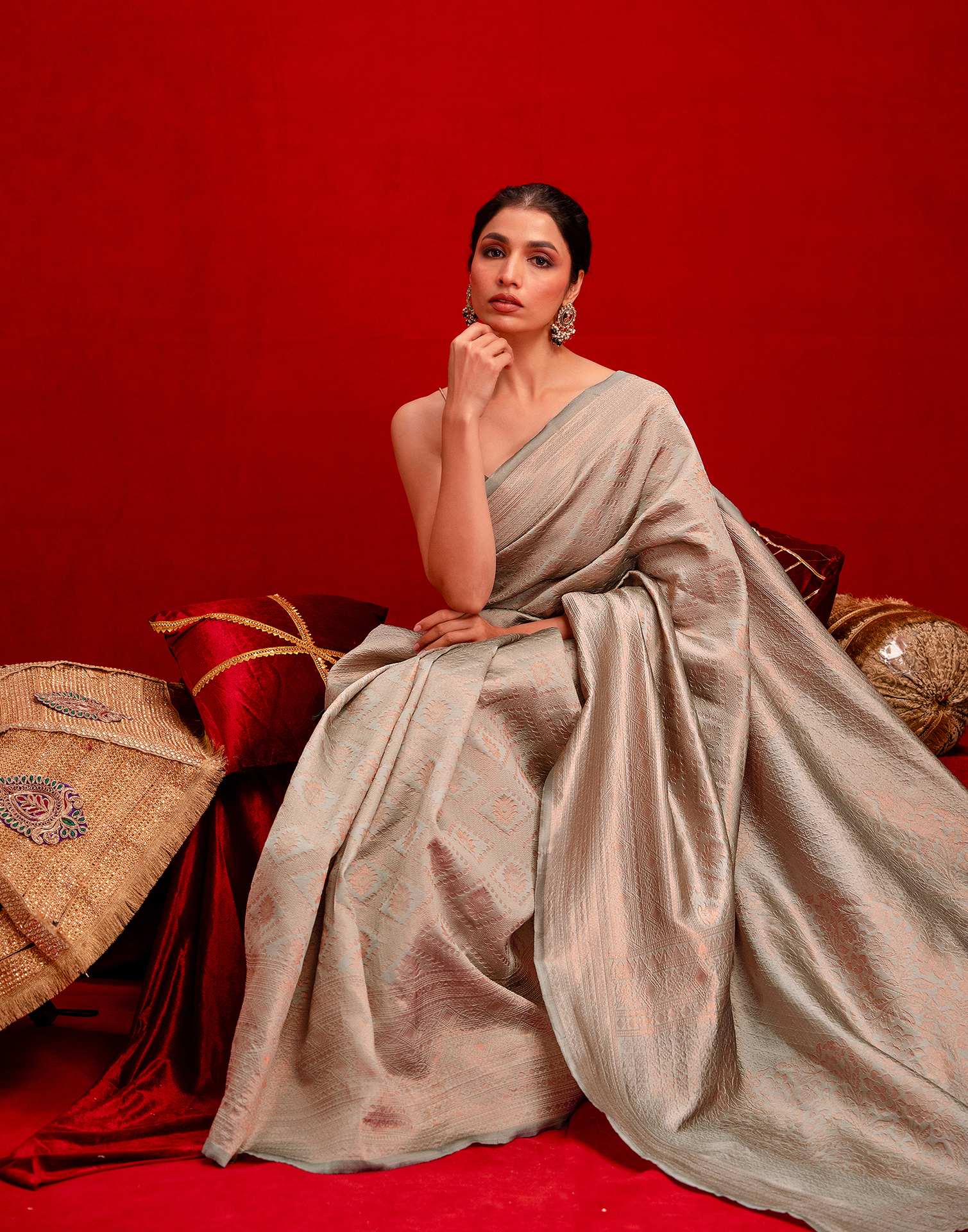 Grey Silk Woven Banarasi Saree - Image 9