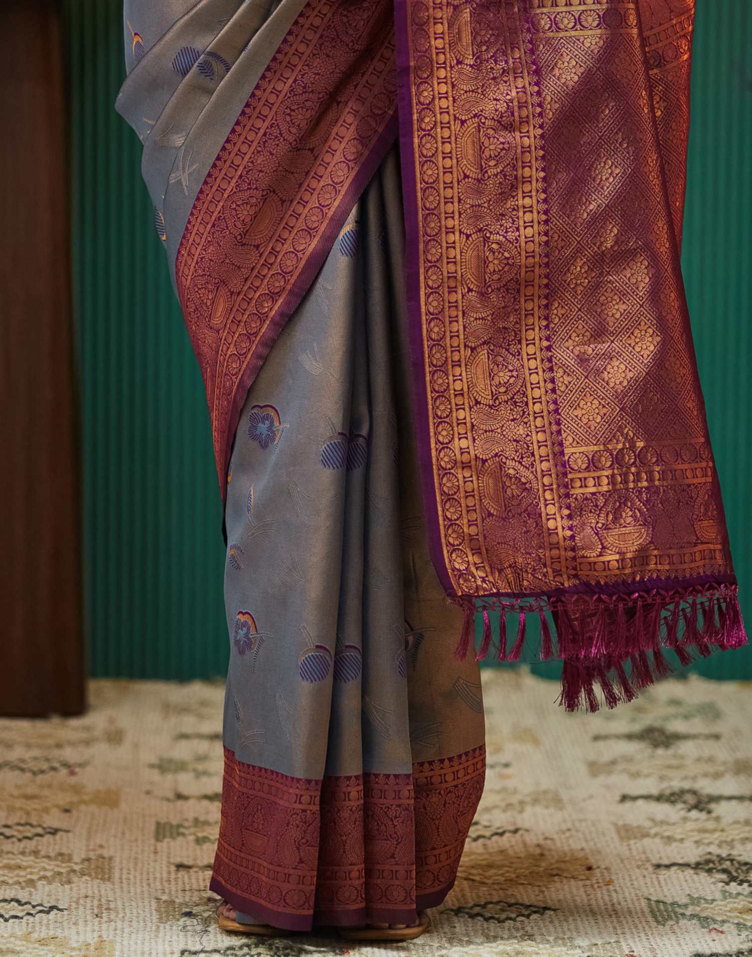 Grey Silk Woven Banarasi Saree - Image 7