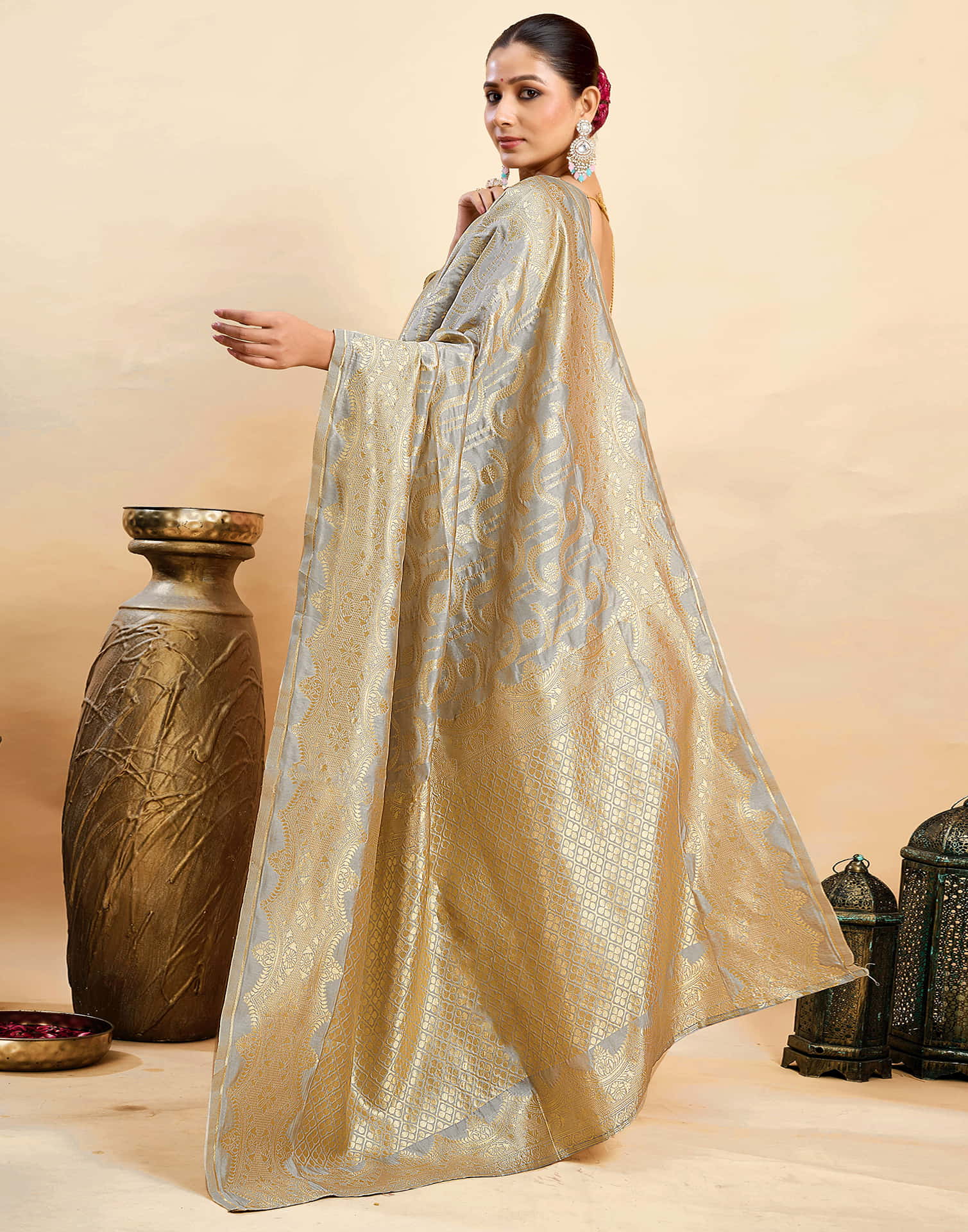 Grey Silk Woven Banarasi Saree - Image 4