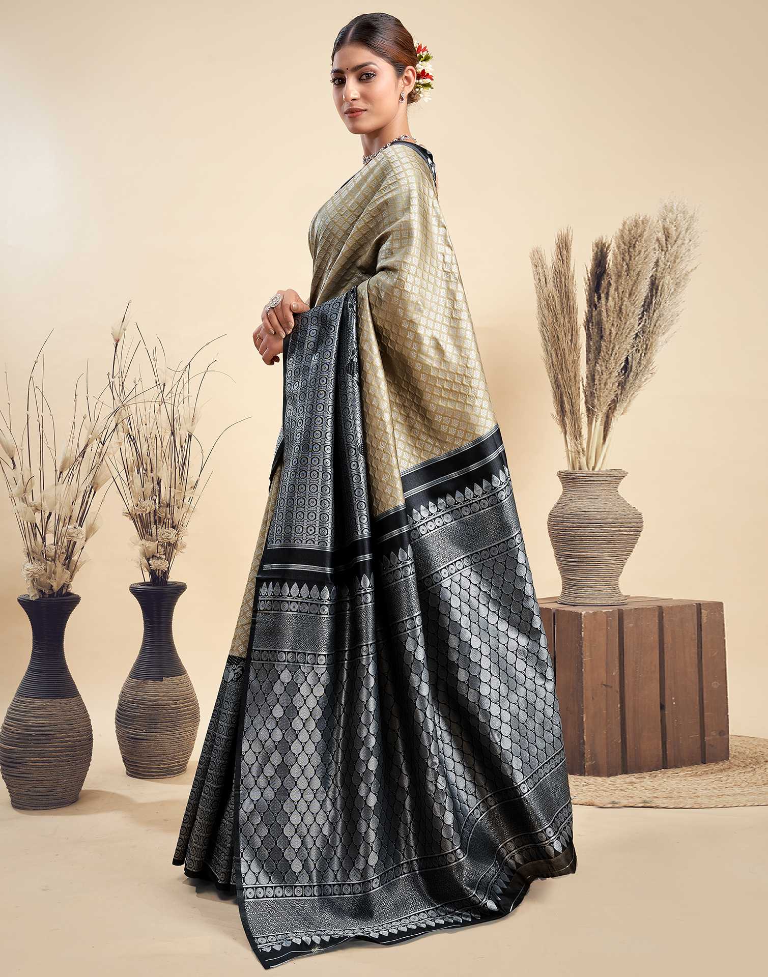 Khaki Silk Woven Kanjivaram Saree - Image 4