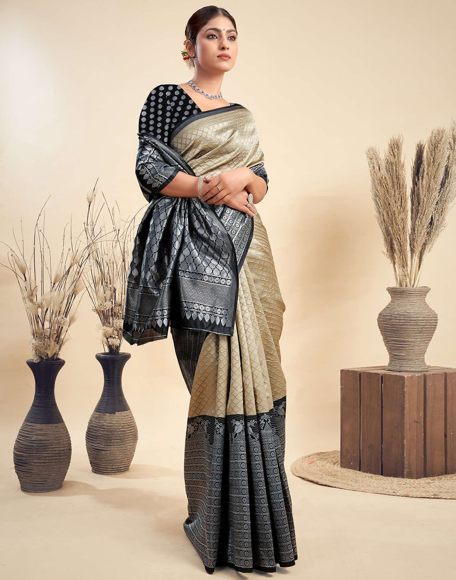 Khaki Silk Woven Kanjivaram Saree - Image 5