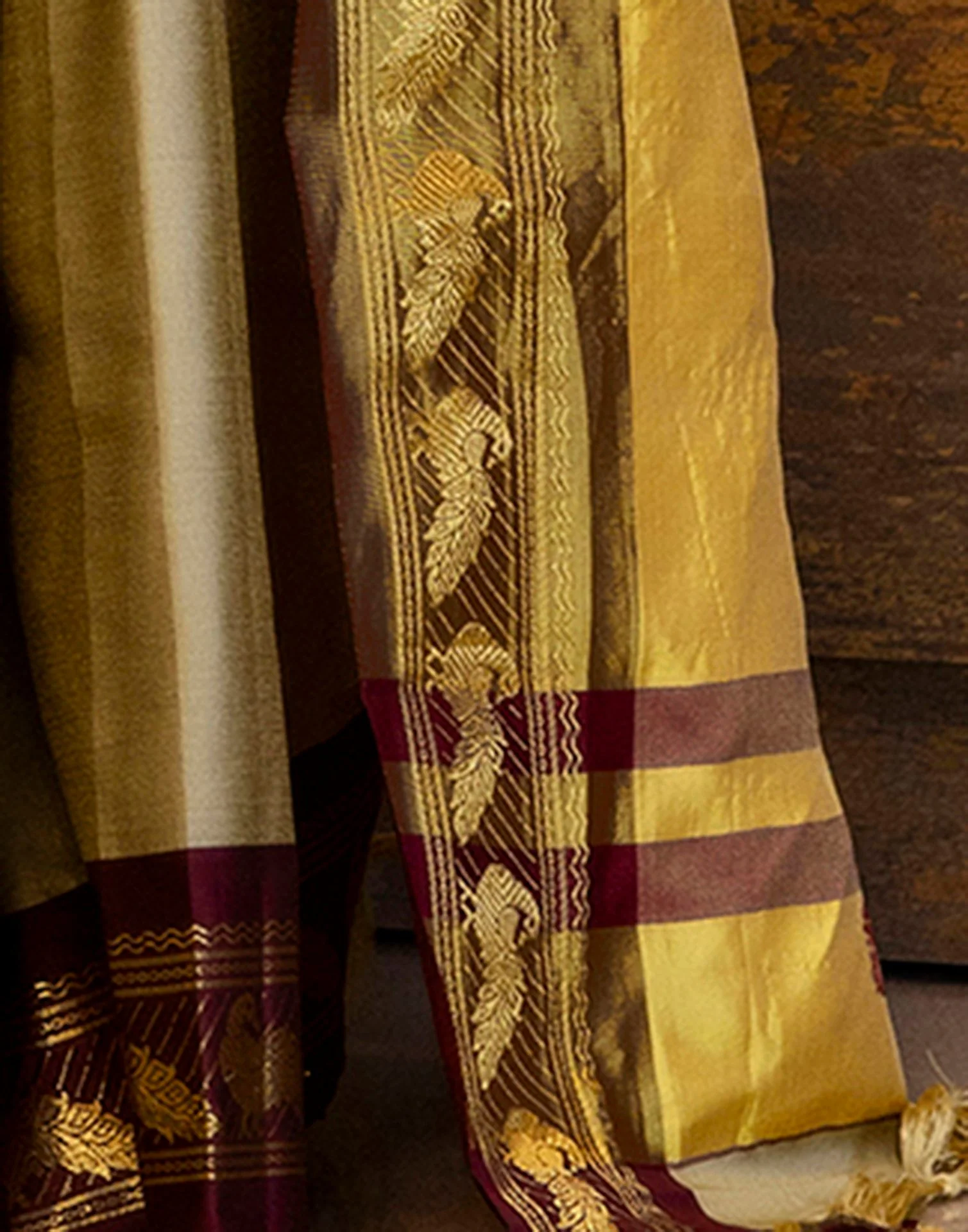 Khaki Silk Woven Kanjivaram Saree - Image 10