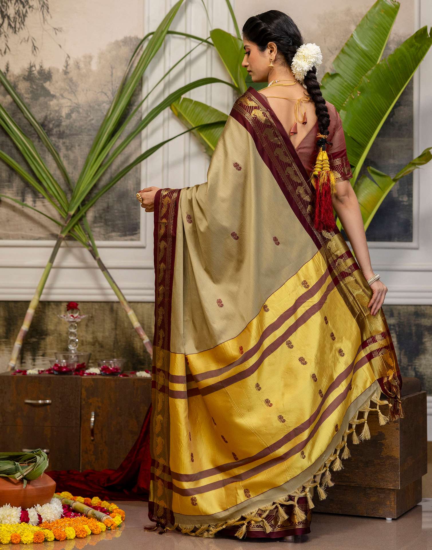Khaki Silk Woven Kanjivaram Saree - Image 7