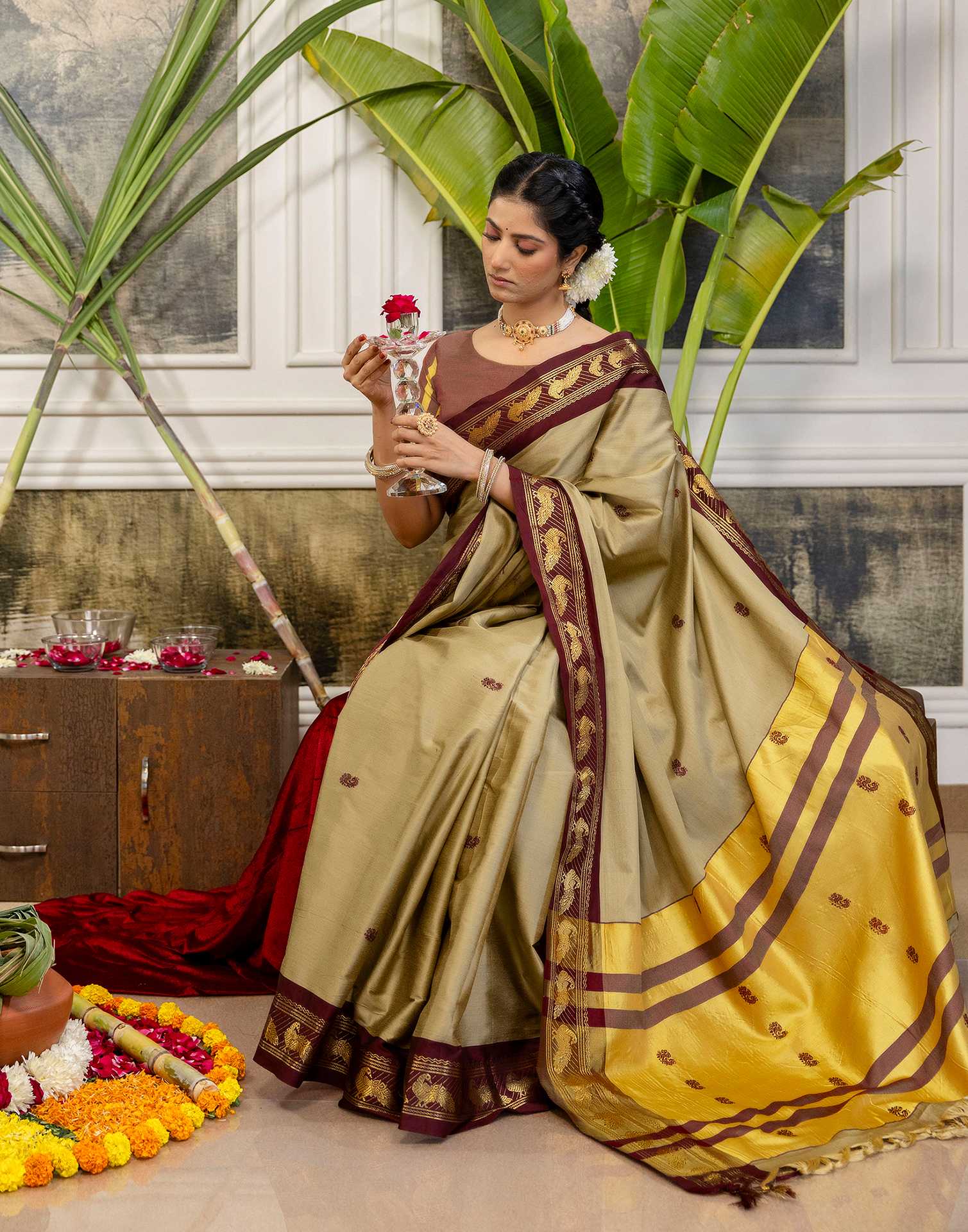 Khaki Silk Woven Kanjivaram Saree - Image 8