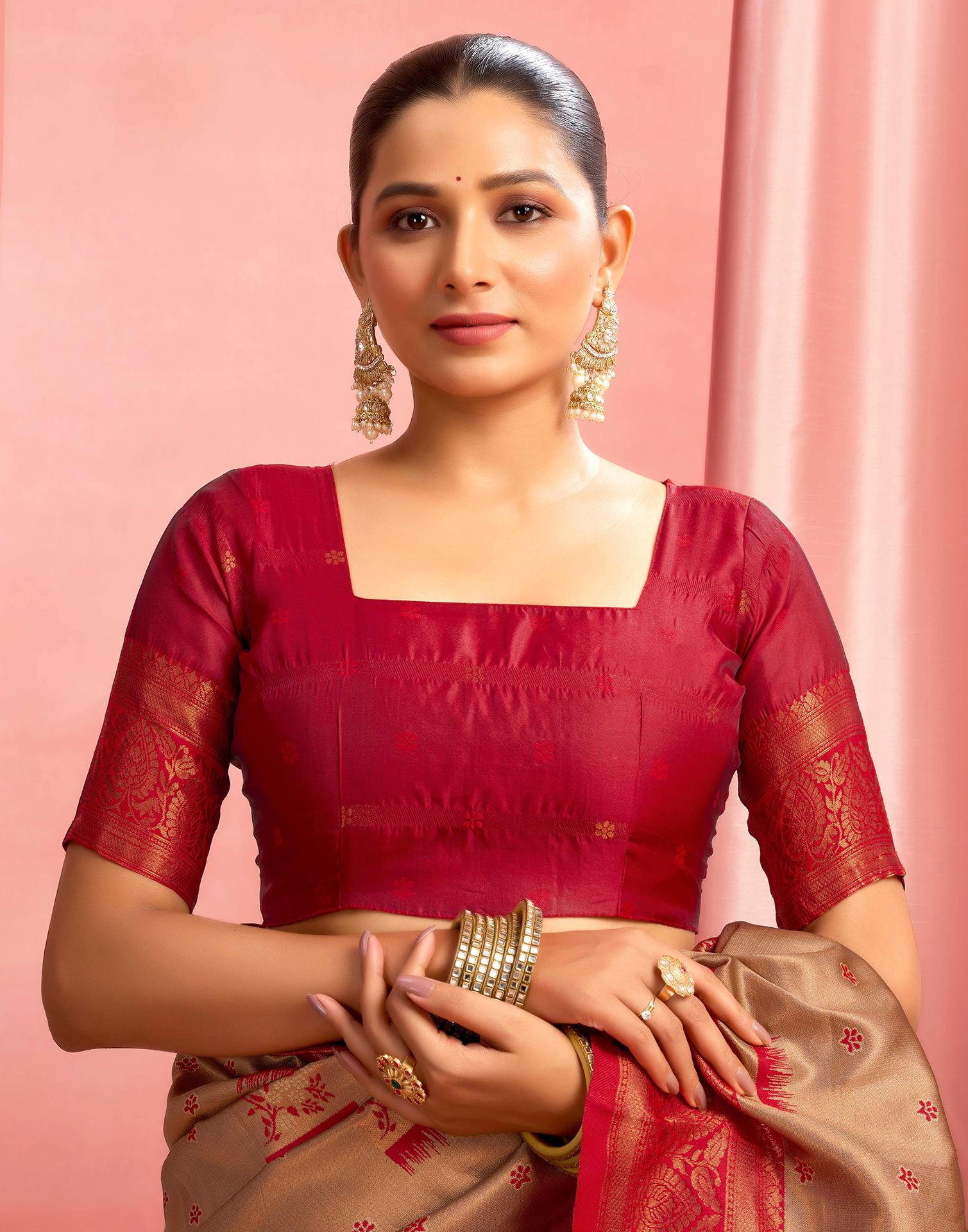Khaki Silk Woven Kanjivaram Saree - Image 9