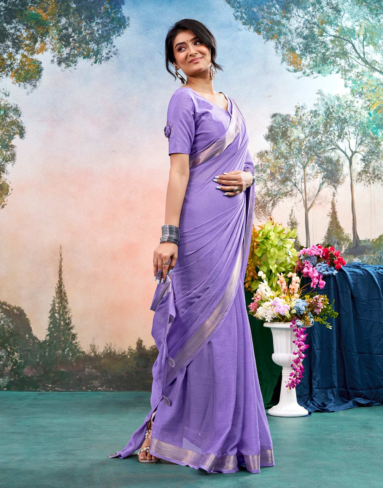 Lavender Chiffon Woven Border Saree - Image 4