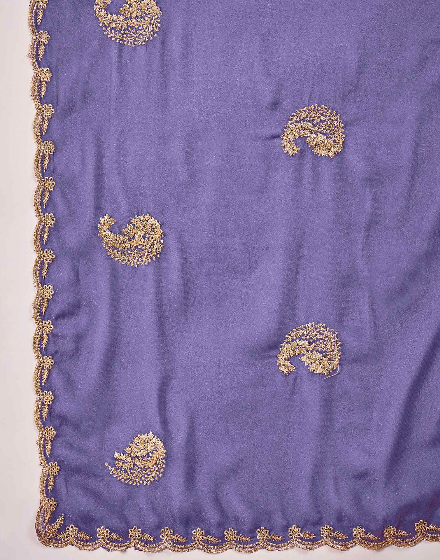 Lavender Shimmer Embroidery Saree - Image 8