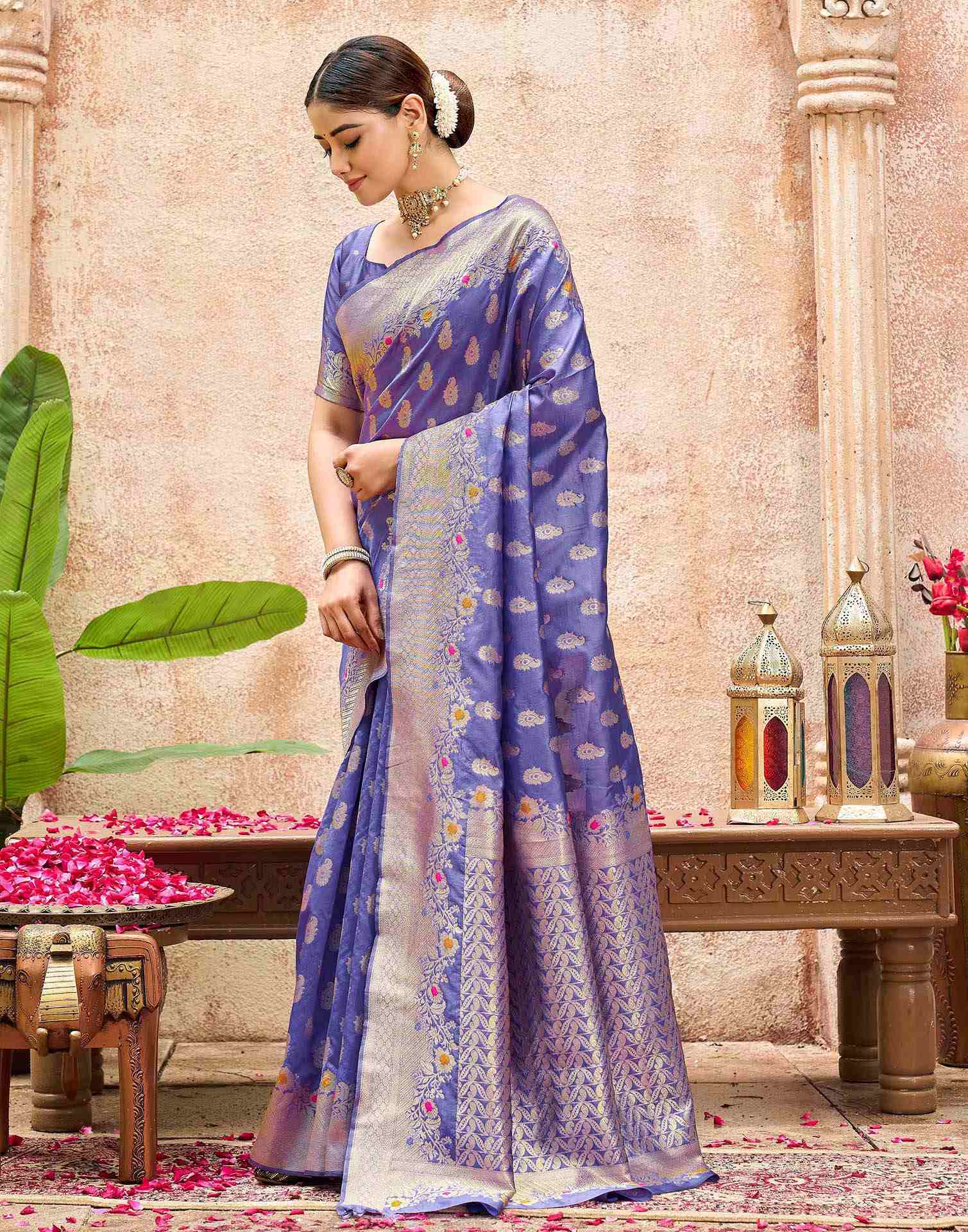 Lavender Silk Woven Banarasi Saree - Image 2