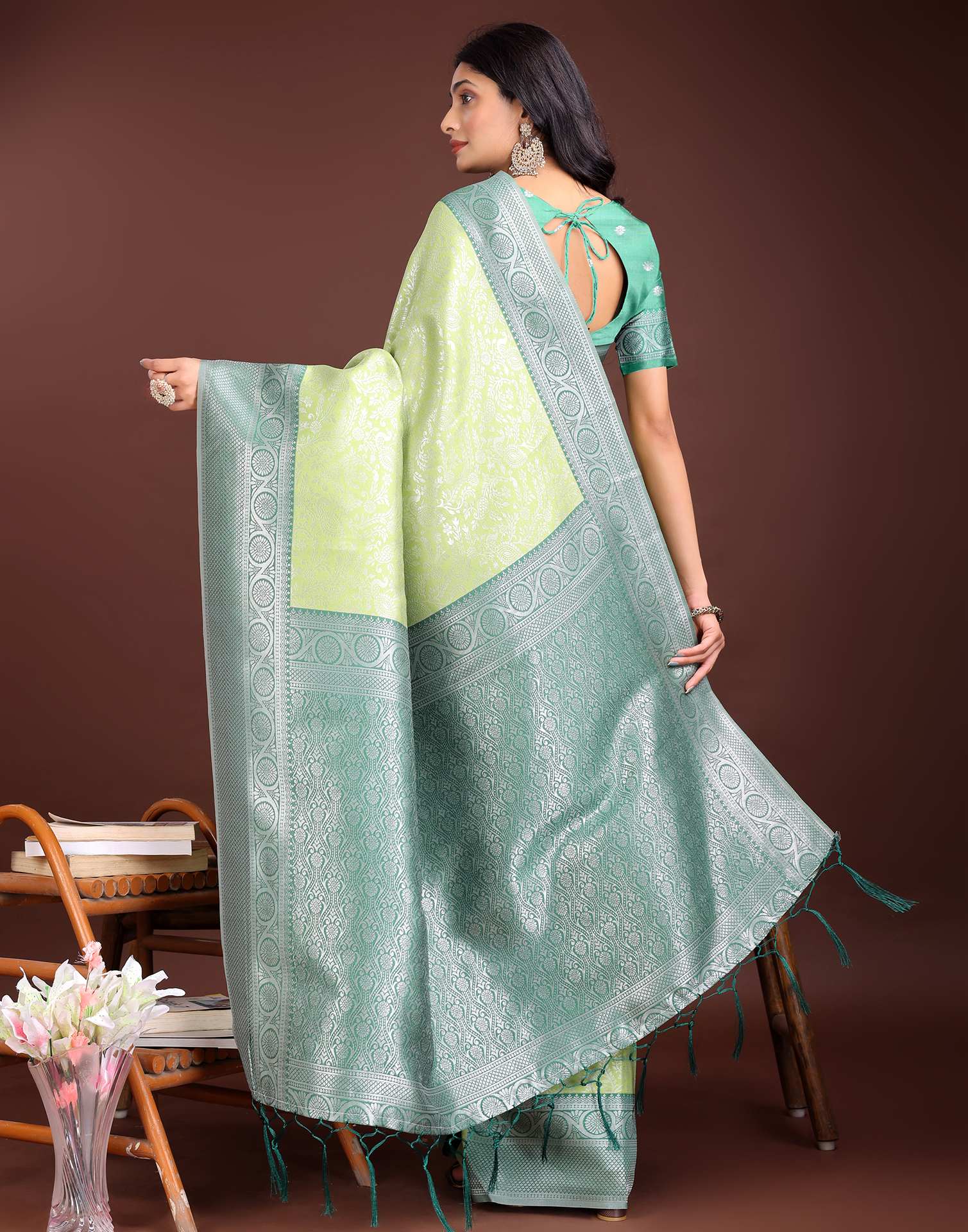 Light Green Silk Woven Kanjivaram Saree - Image 5