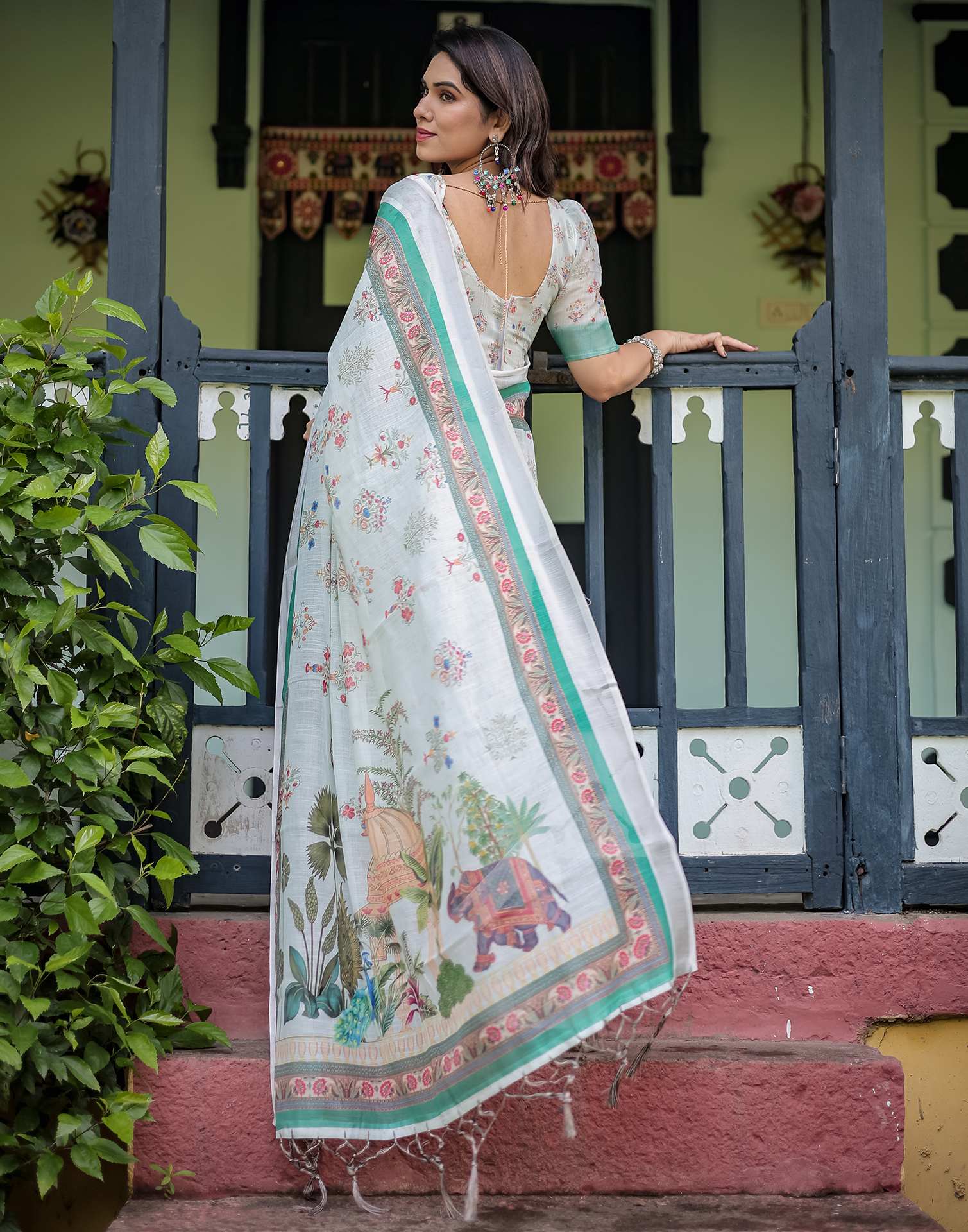 White Linen Printed Saree - Image 5