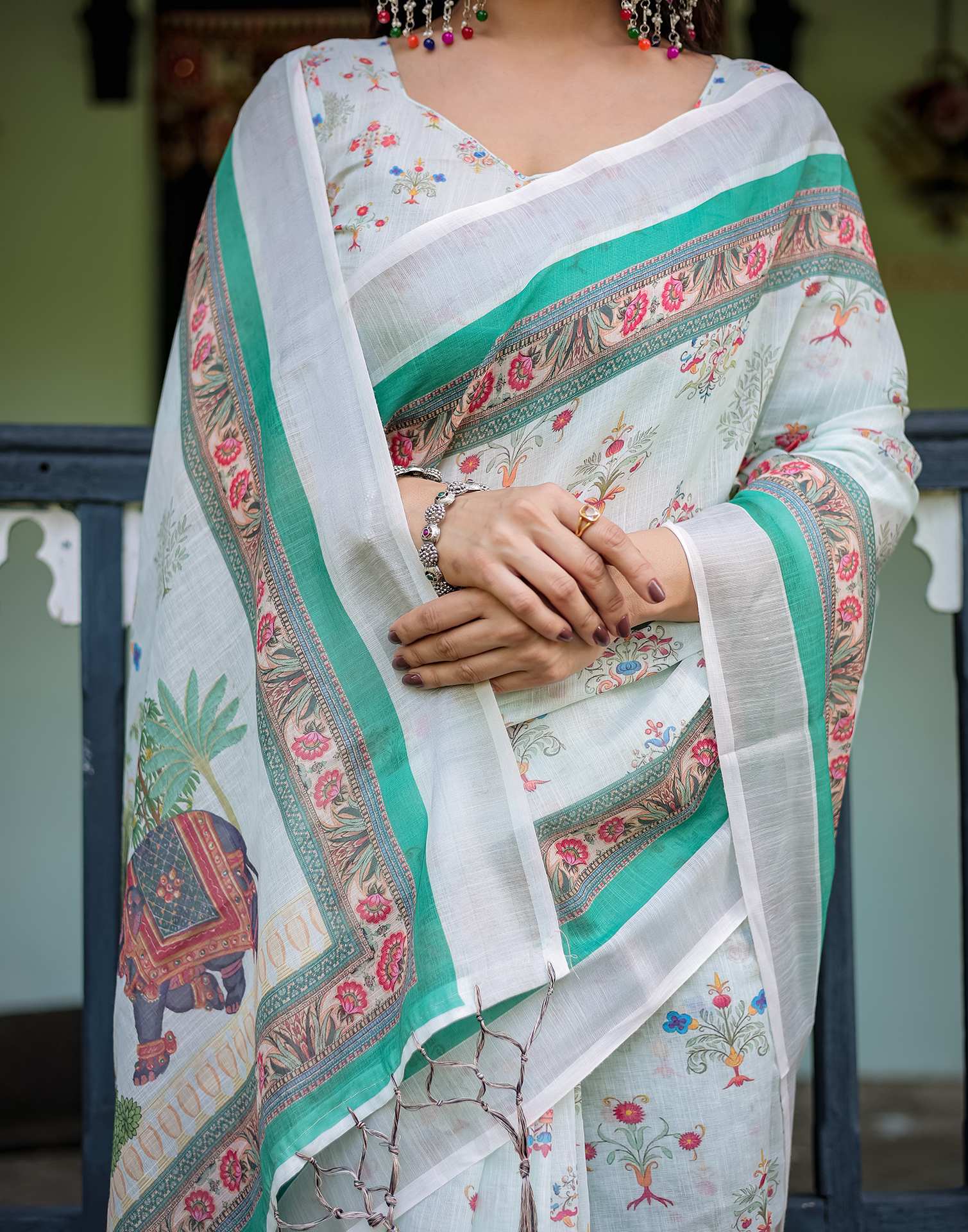 White Linen Printed Saree - Image 6