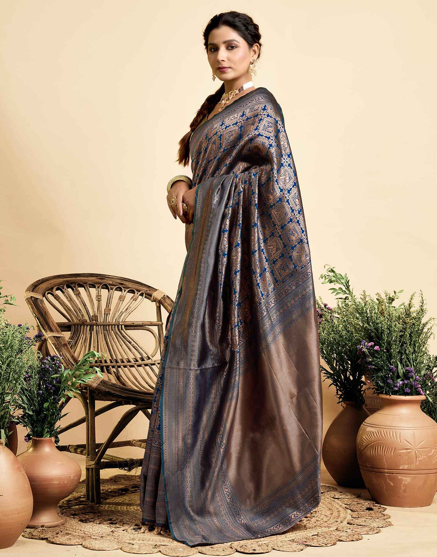 Light Navy Blue Silk Woven Kanjivaram Saree - Image 4