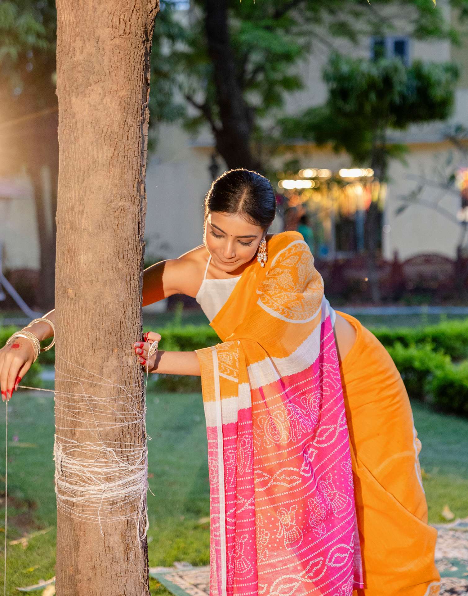 Vat Savitri Special Light Orange Linen Bandhani Printed Saree - Image 9